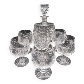 Carafe et 6 verres à cognac en cristal taillé main . Années 60 .