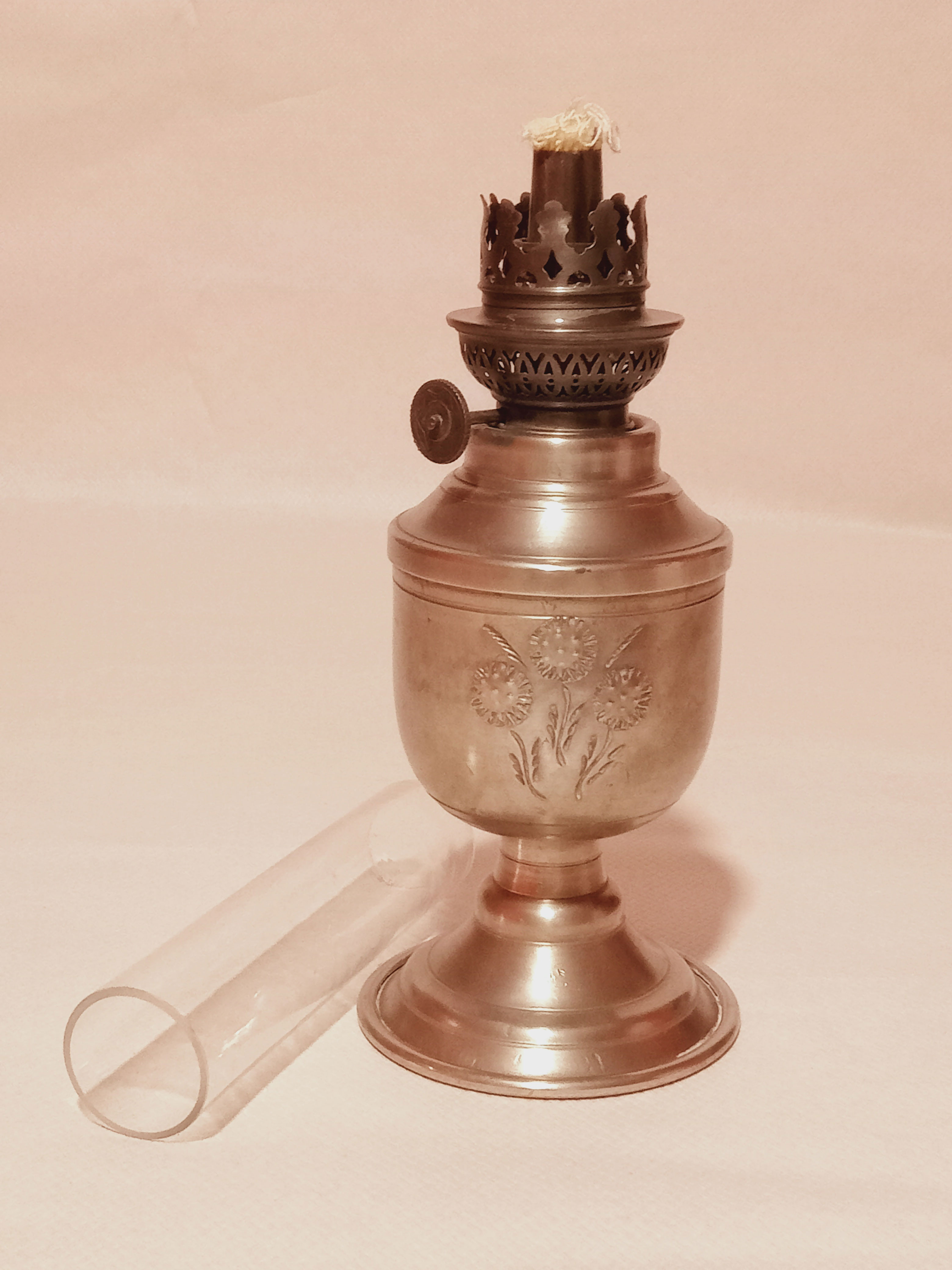 Tin kerosene lamp