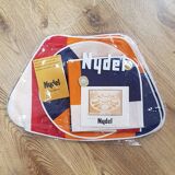 Graphic round table setting