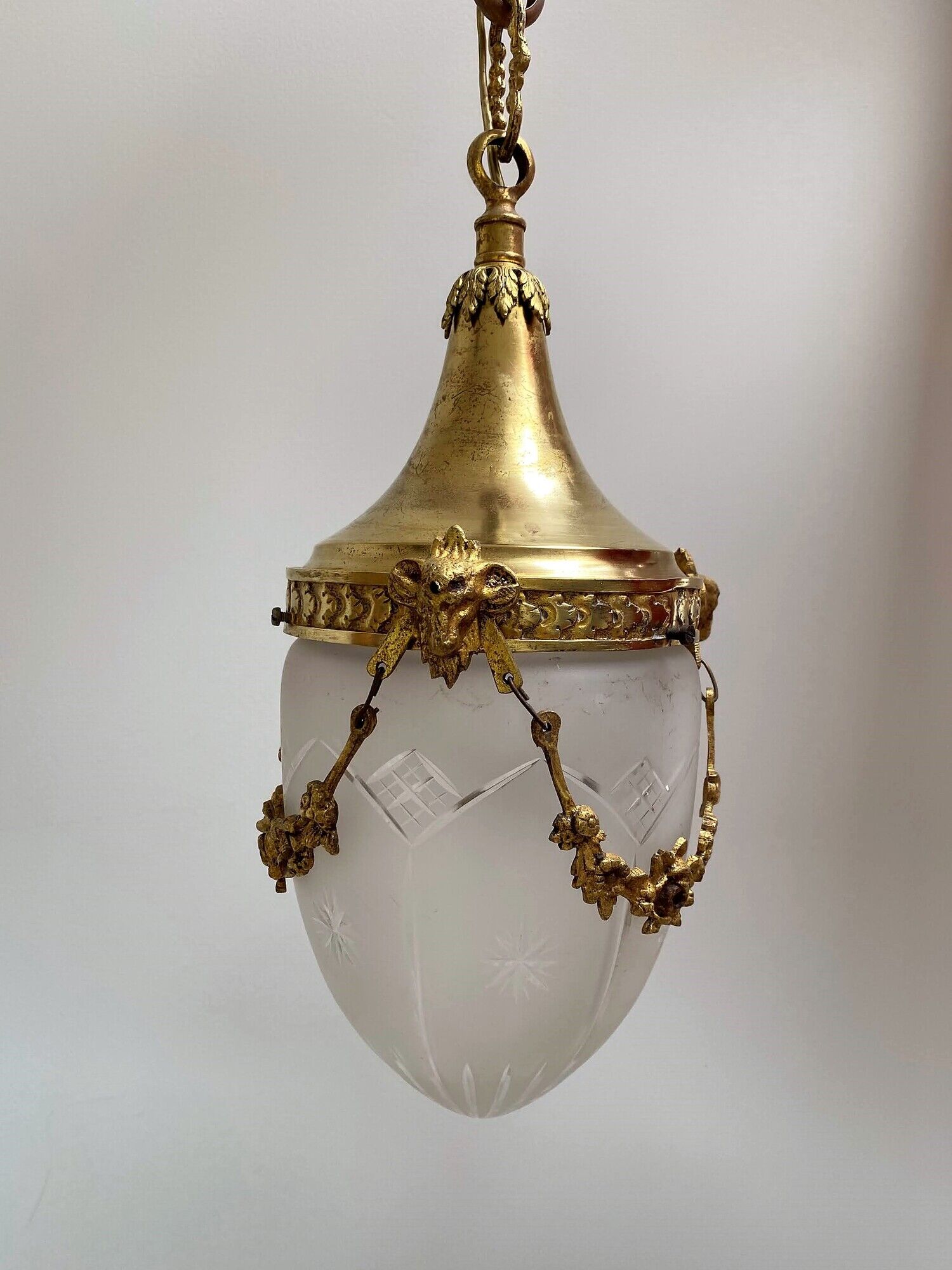 Suspension lamp in gilded bronze and frosted glass nineteenth century