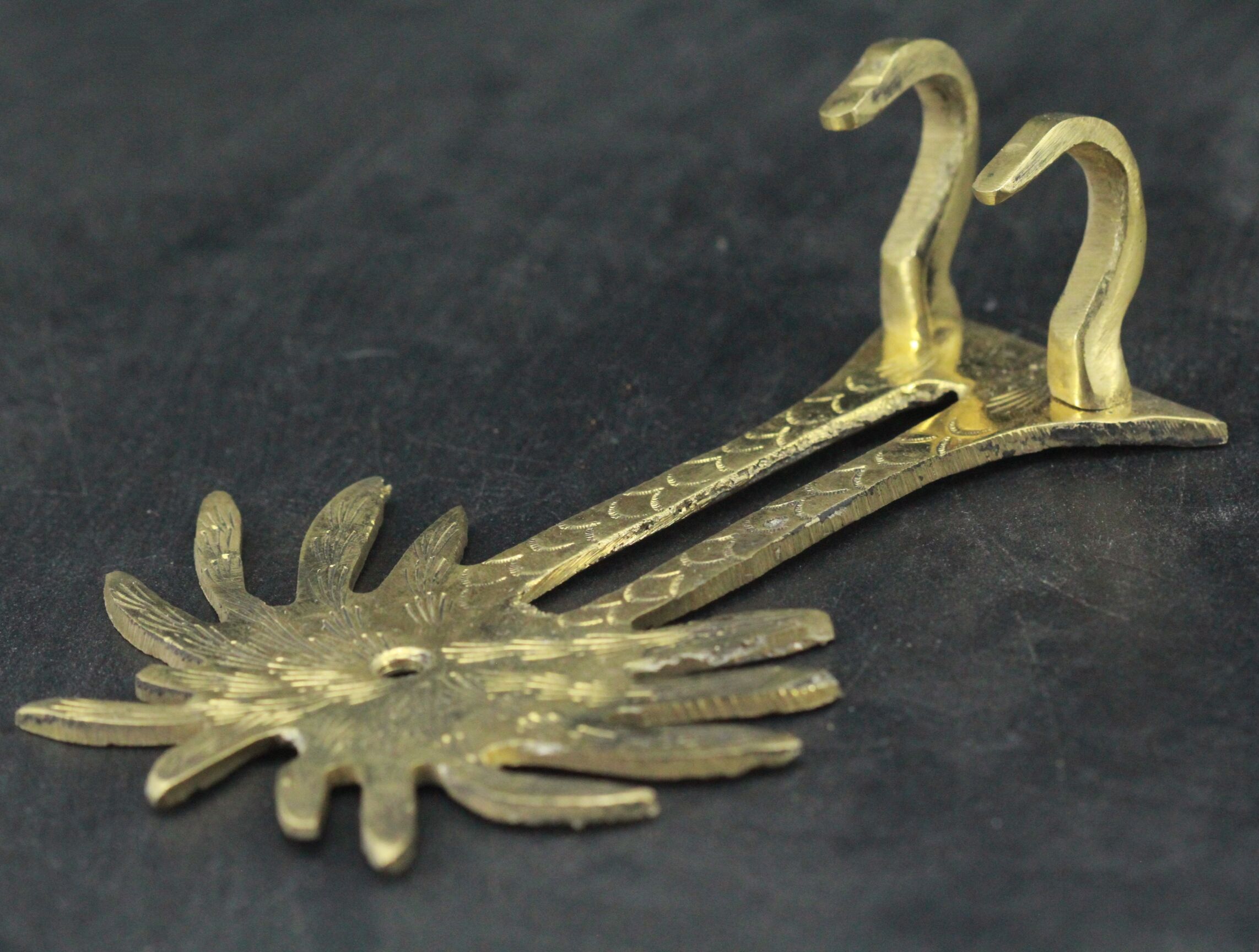 Brass palm towel rack