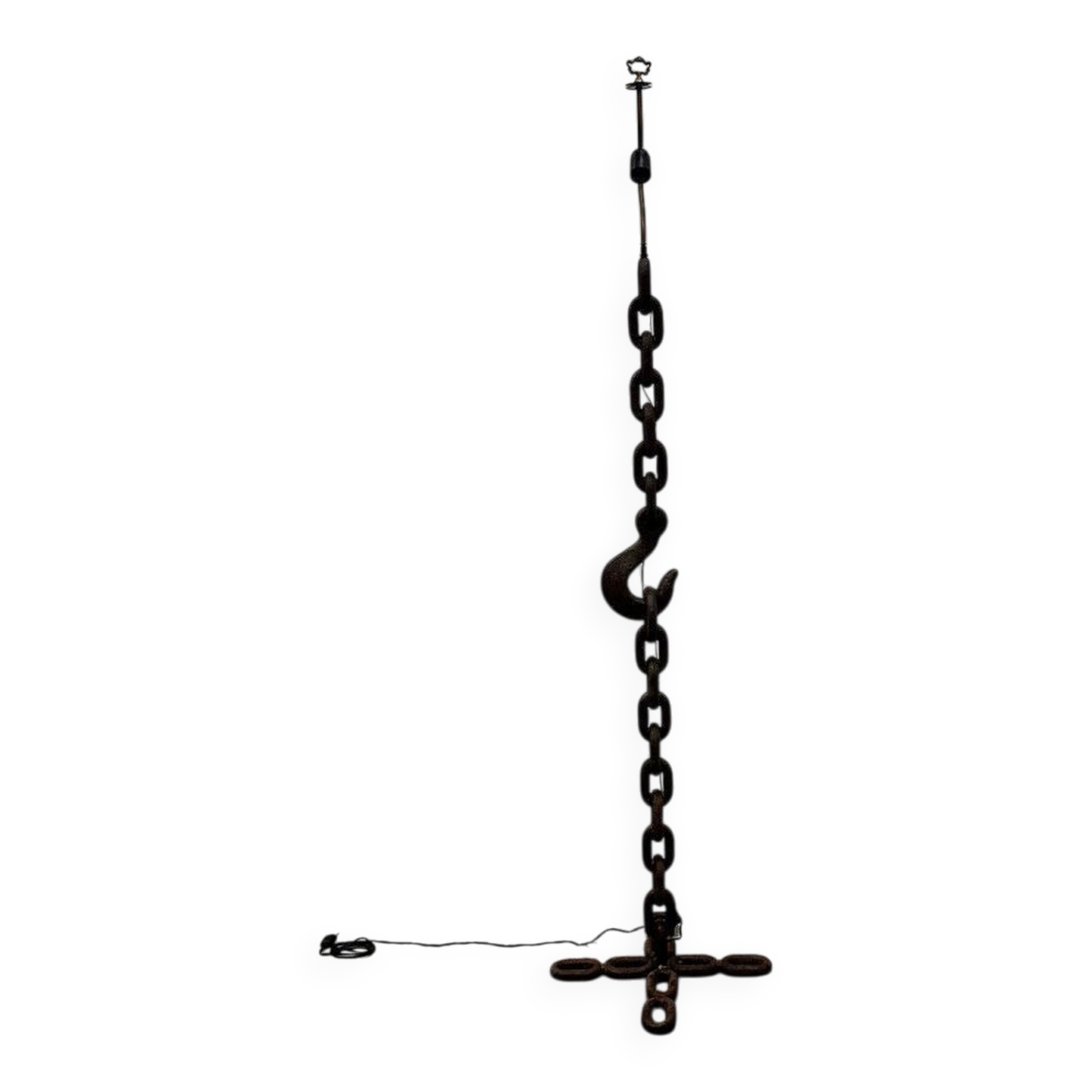 Brutalist cast iron & marine chain links floor lamp, France 1960s.