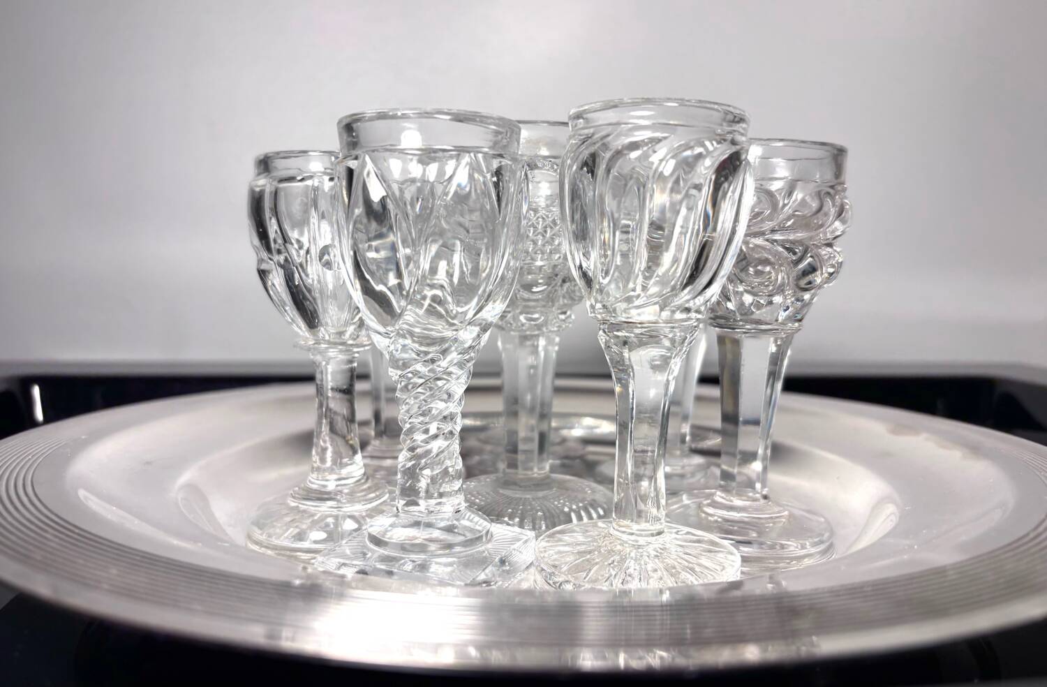 Cabaret set Baccarat 8 glasses and silver plated tray