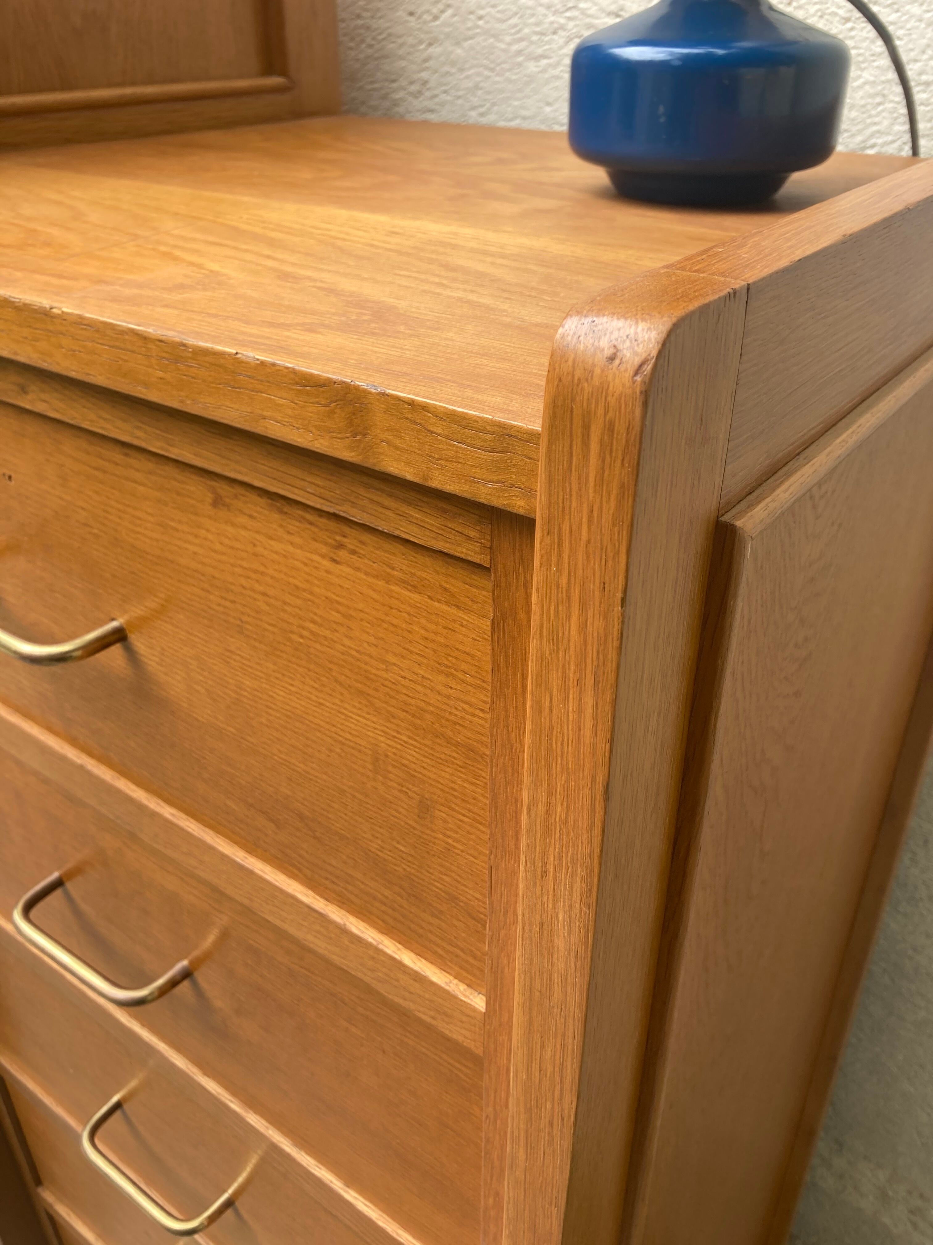 Asymmetrical cabinet