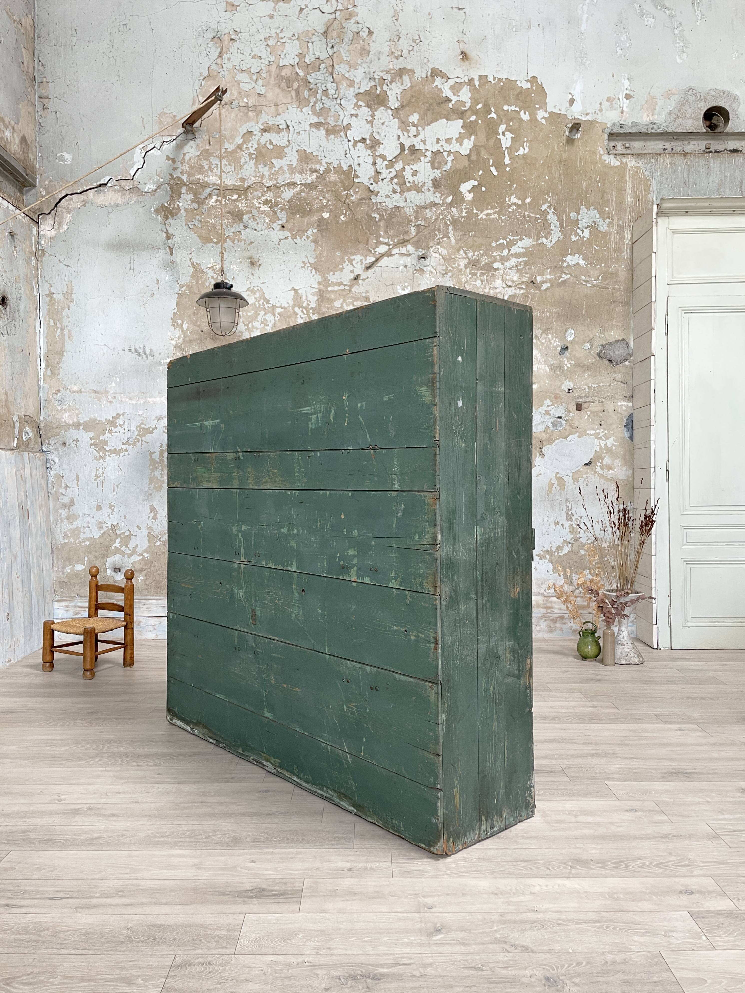 5-door cloakroom in patinated wood