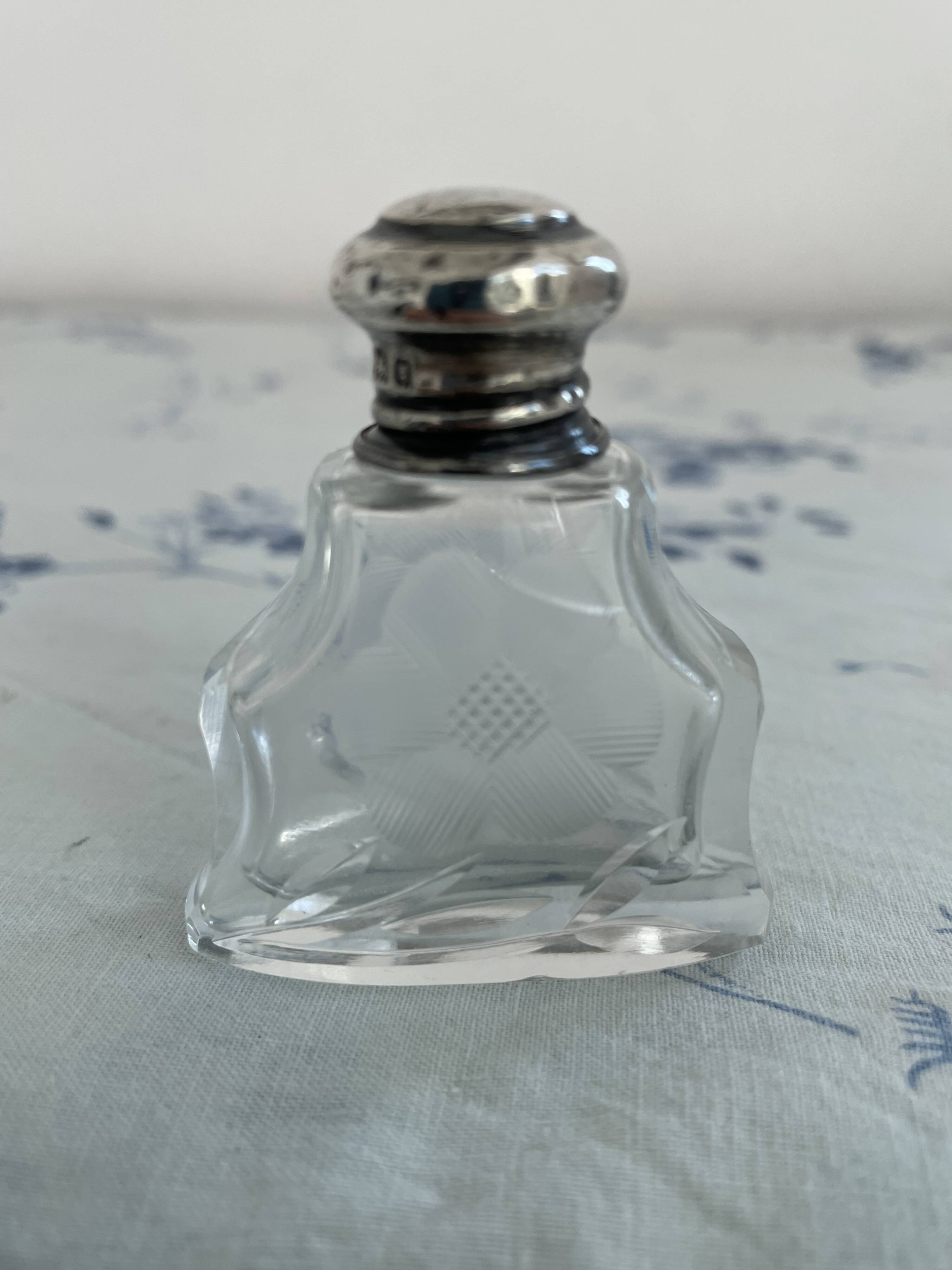 Perfume bottle, salt, silver, engraved glass, 1908, English silver hallmarks