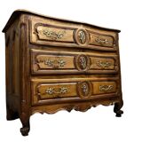 Curved Lyonnaise chest of drawers, Louis XV period, in solid walnut, circa 1750