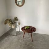 Table basse années 60 tripode bois ciselé