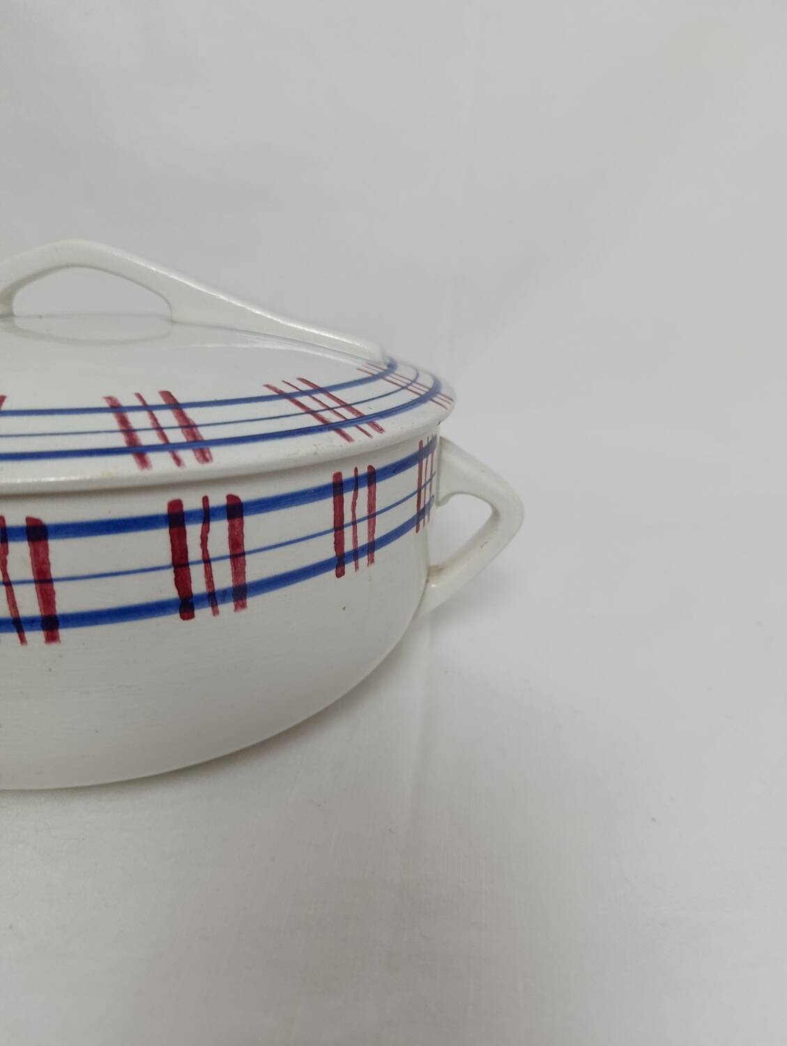 Soup tureen