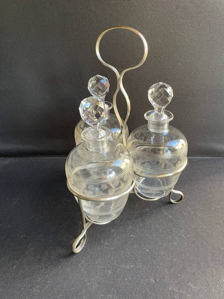 Baccarat Stars service liqueur cellar