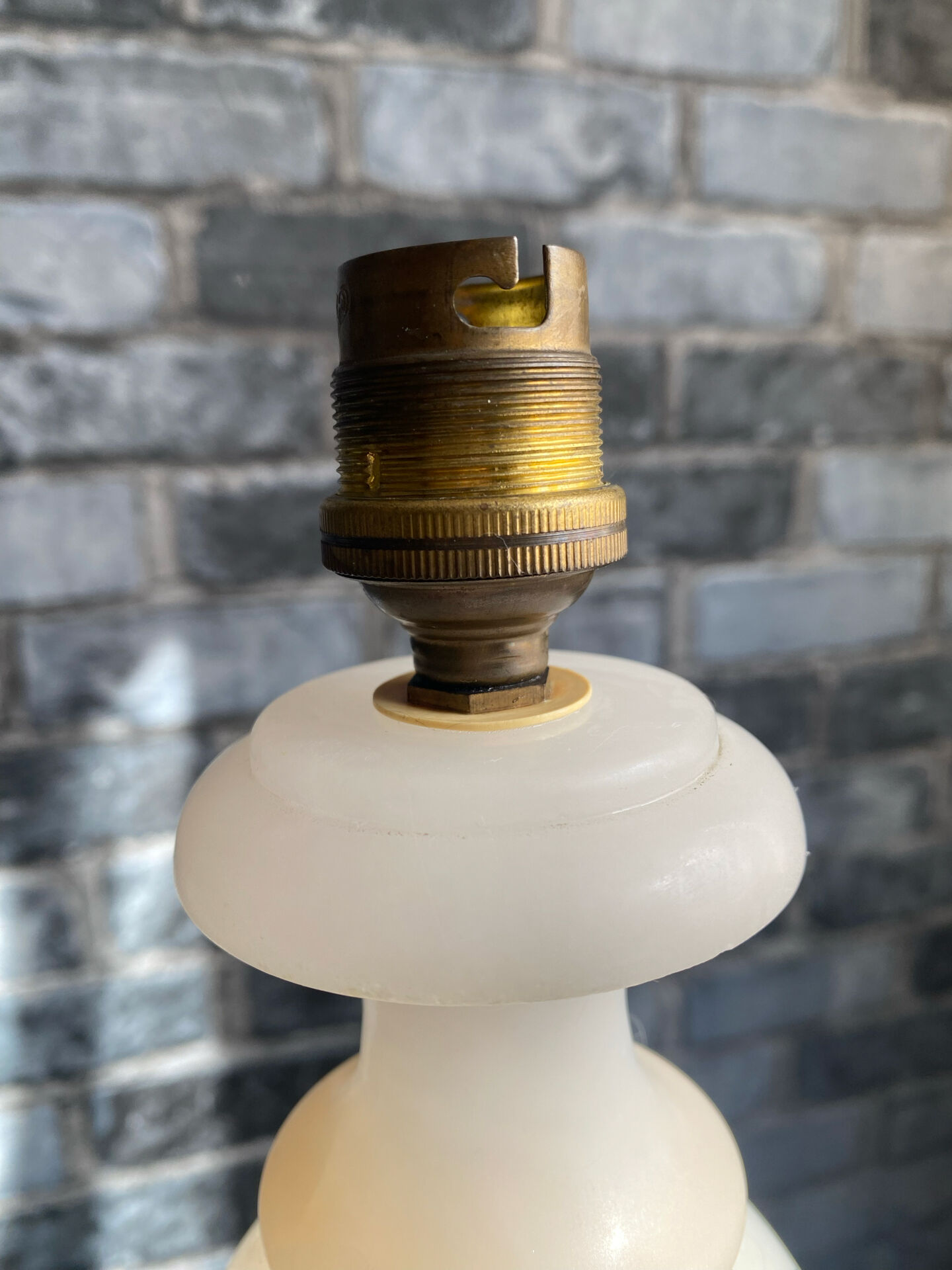 Pied de lampe en albâtre