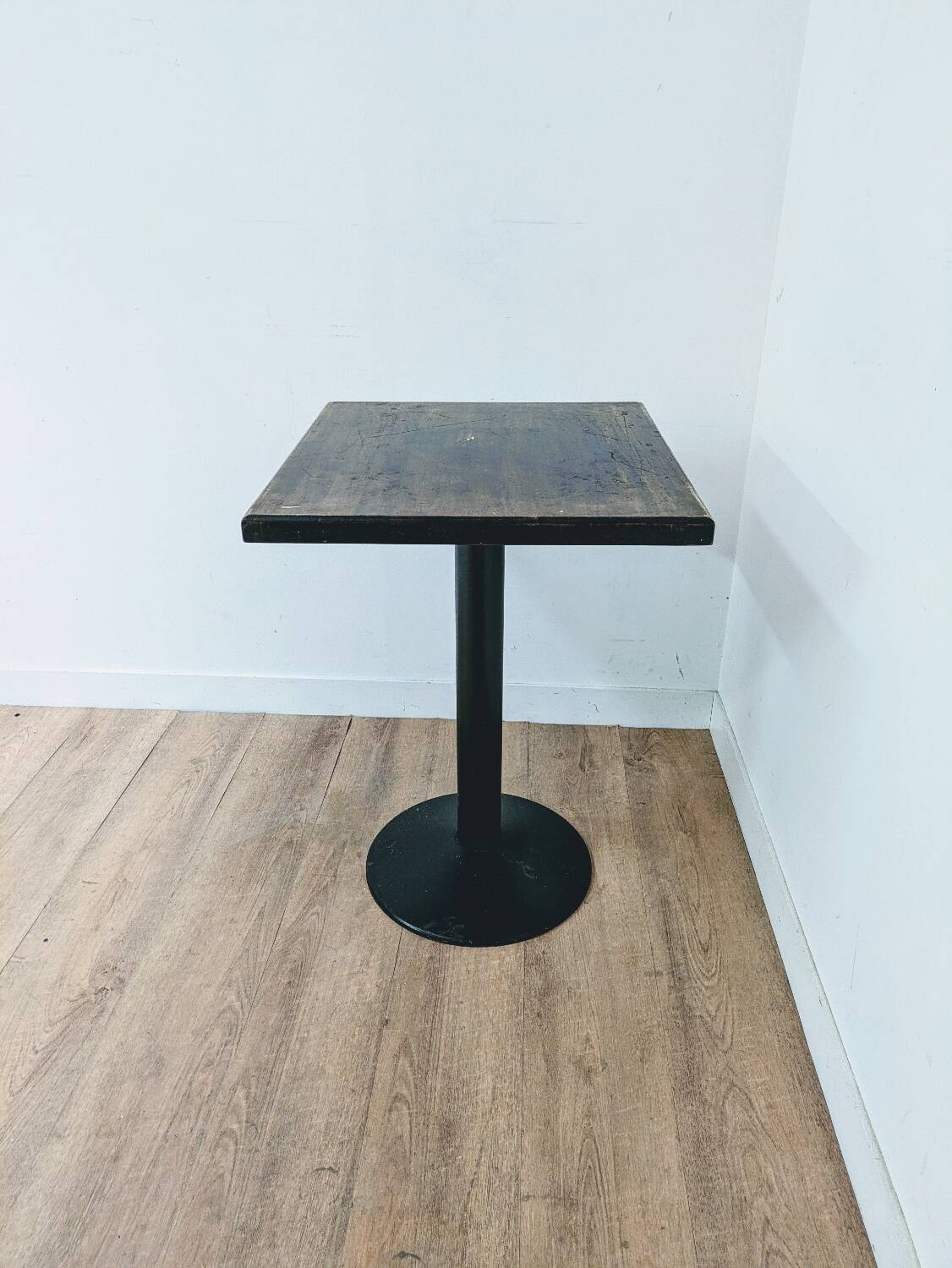 Table bistrot en bois et fer
