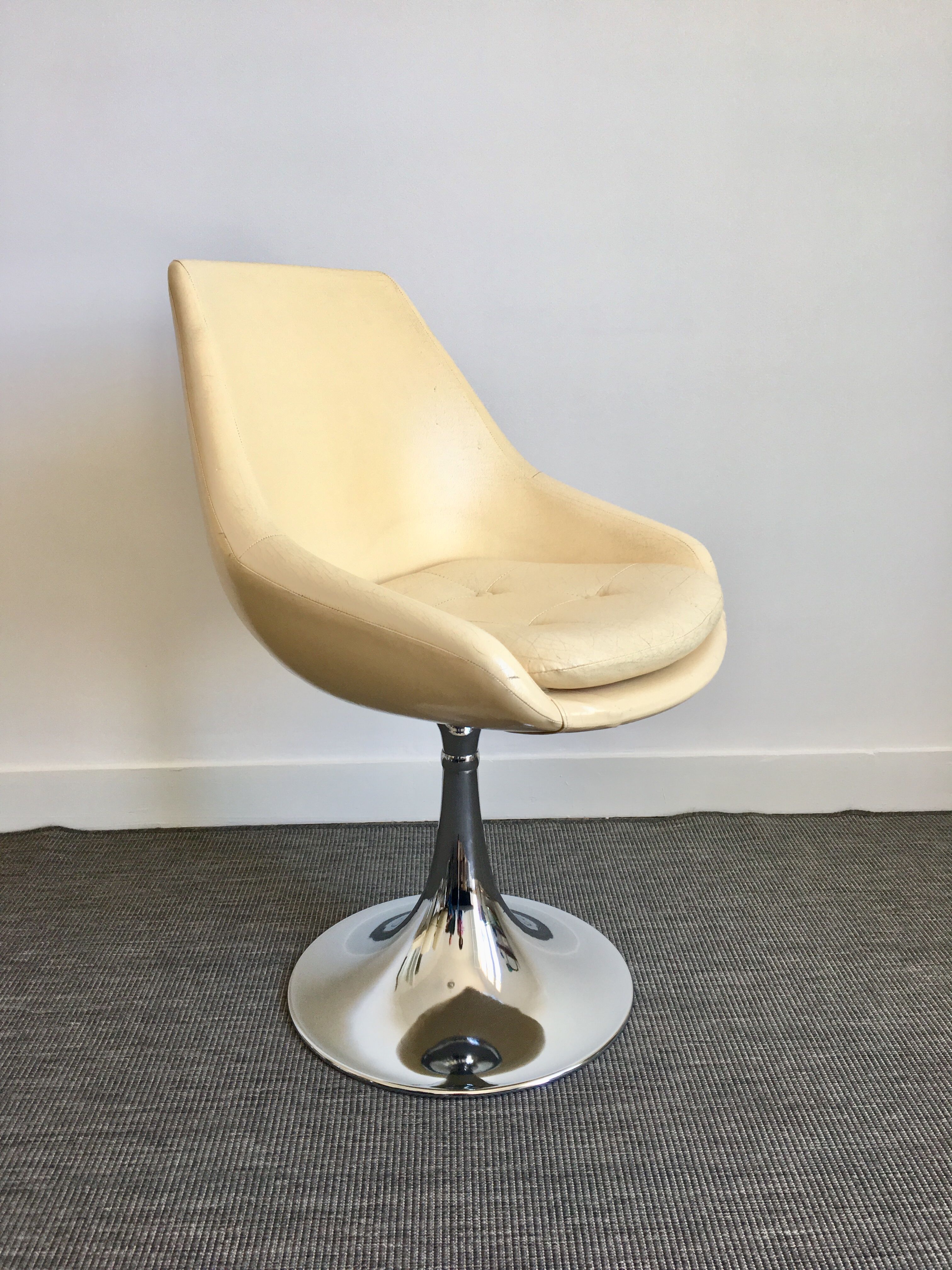 Vintage chair foot tulip