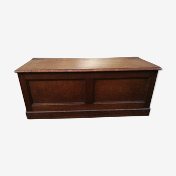 Chest, in oak