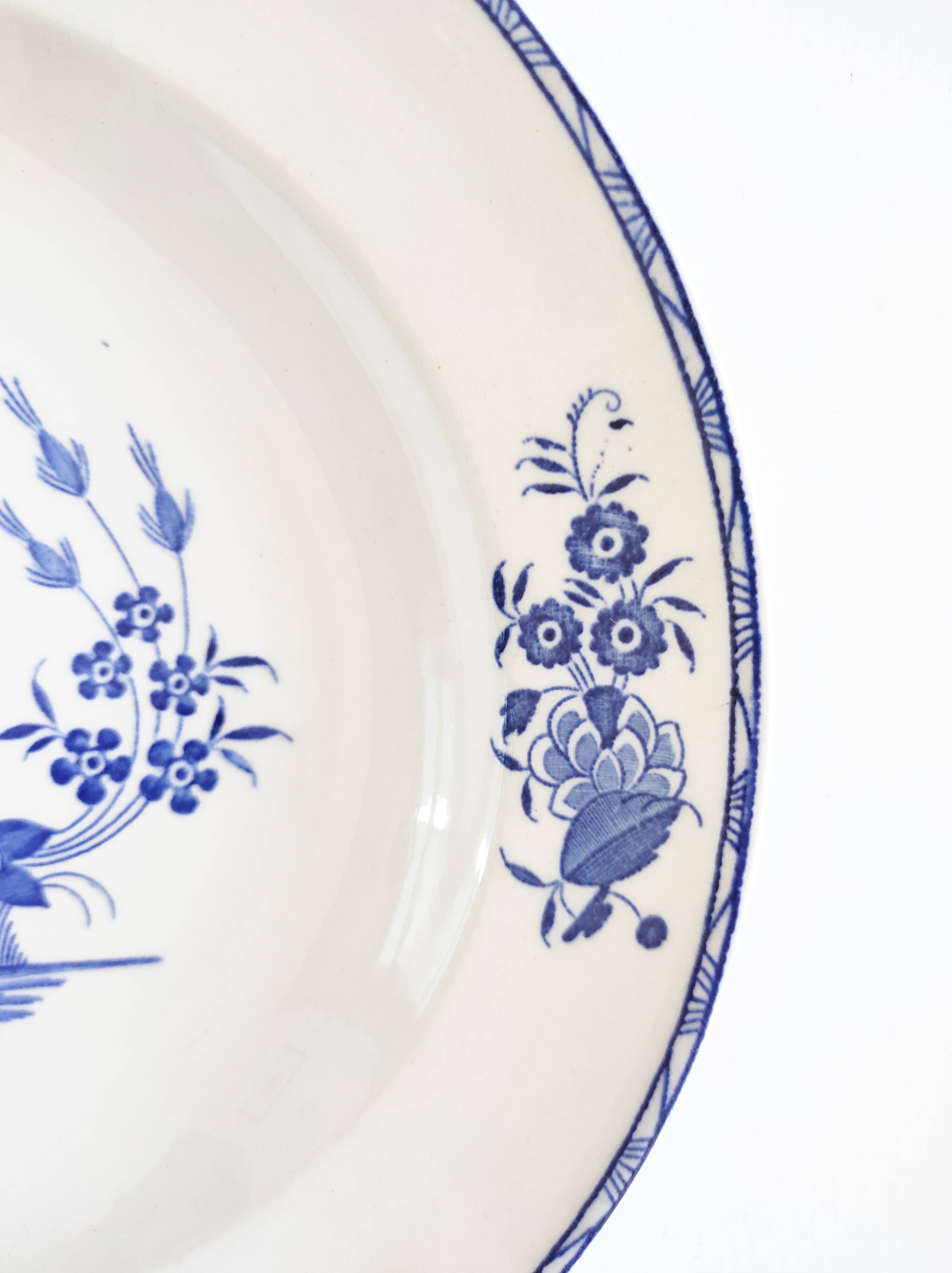 Boch Frères assiette creuse décor grand bouquet