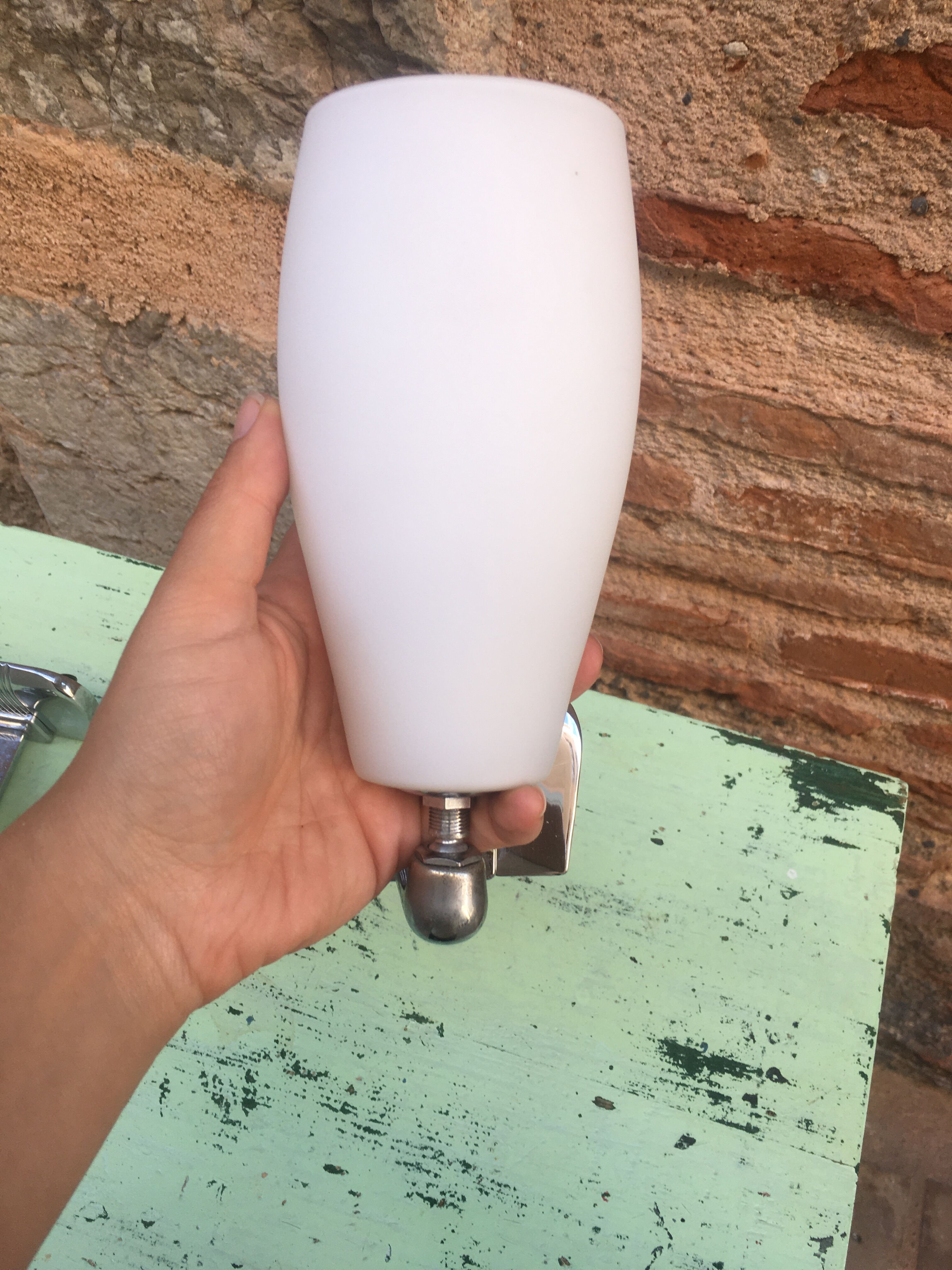 Appliques en verre blanc et chrome