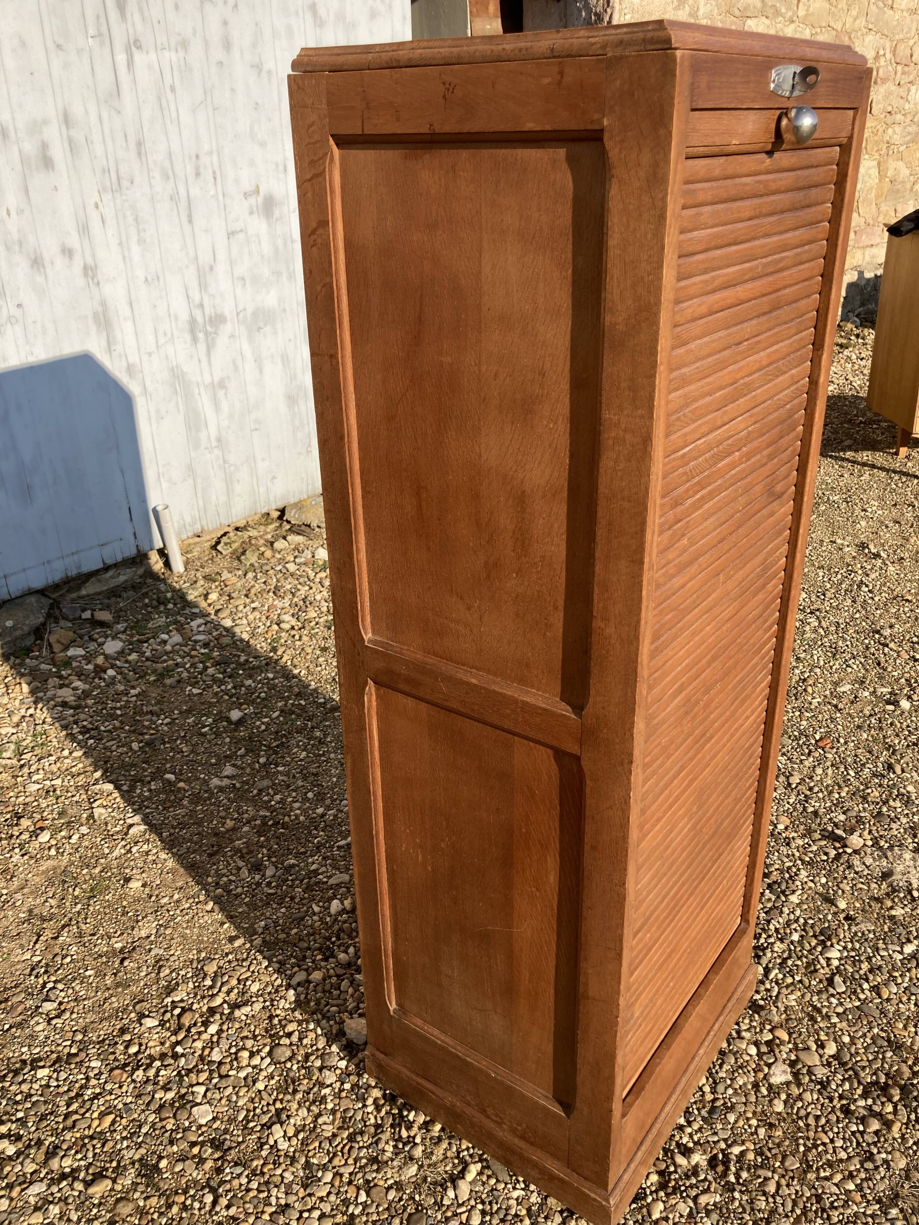 Simple notary curtain binder