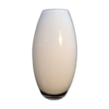 Small contemporary vase in white opaline.