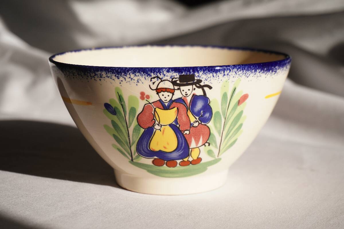 Breton (Quimper) porcelain bowl