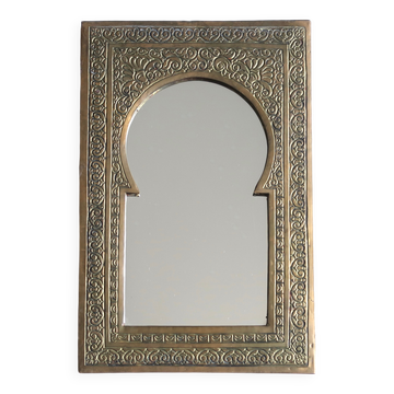 Miroir Marocain rectangulaire en laiton évoquant une porte, années 70