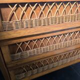 Vintage chest of drawers in oak and rattan from the 1960s.
