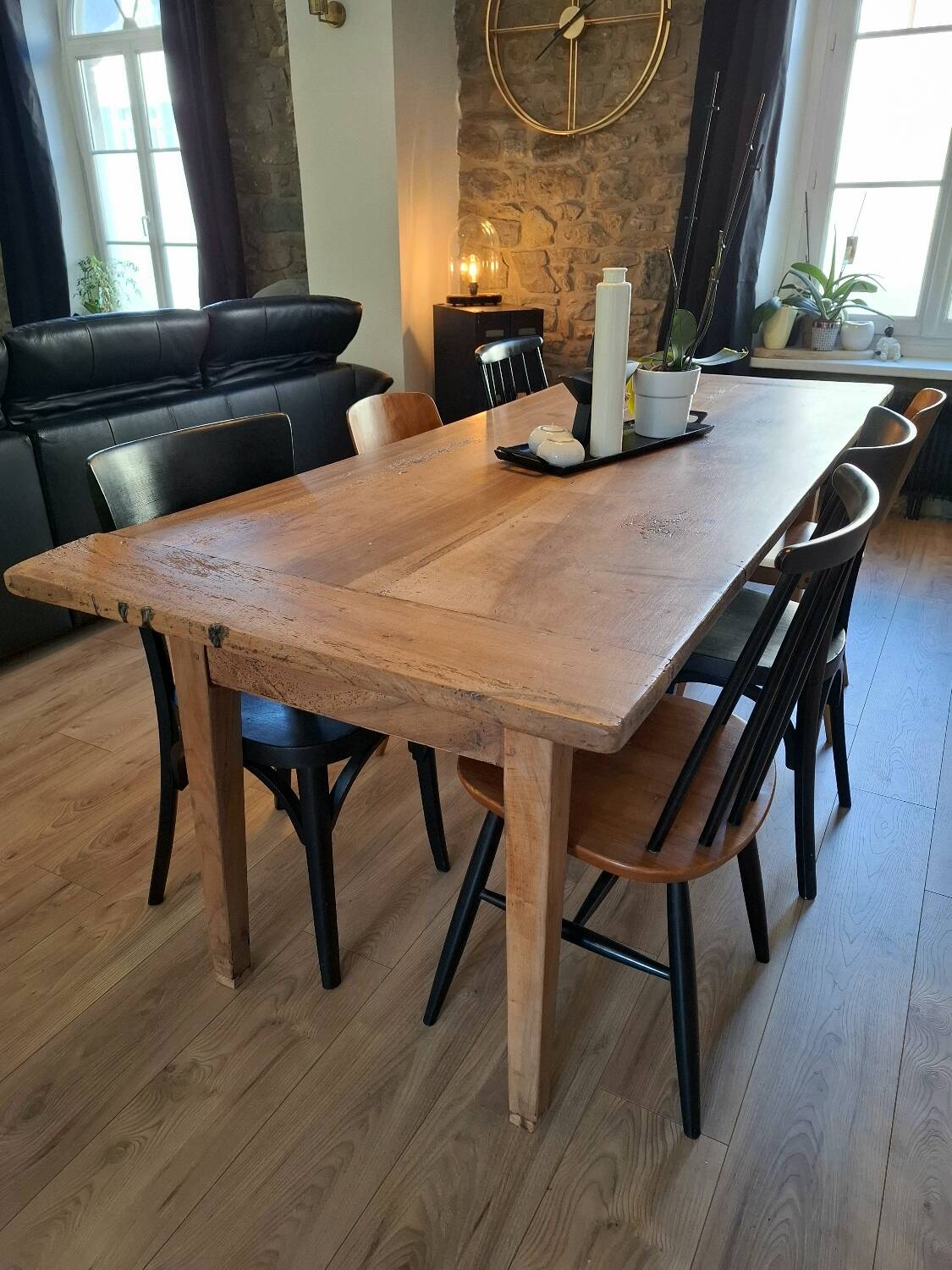 Walnut farmhouse table 200x80 8 people.
