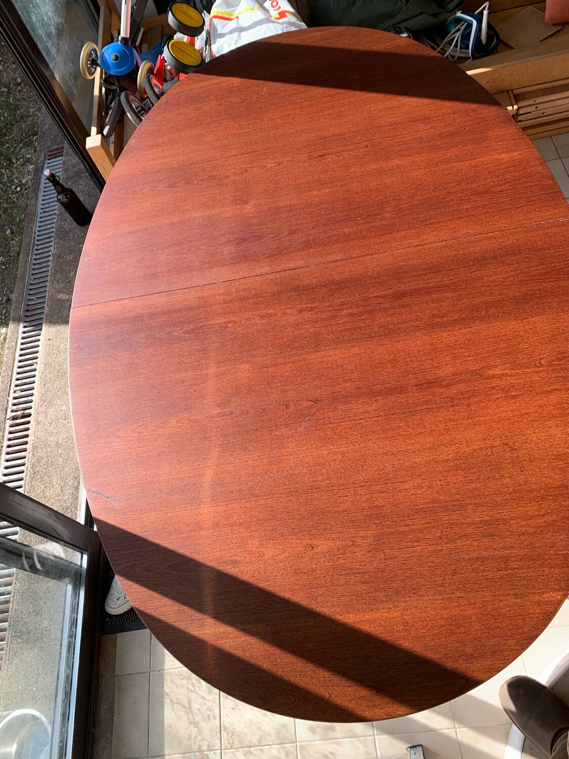 Baumann oval table with extensions