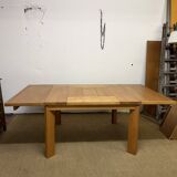 Table à manger extensible en orme massif par la Maison Regain
