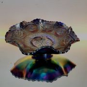 Prachtige schaal in iriserend glas met decor van dragon en lotus fenton