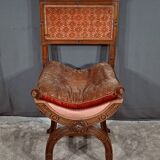 Chaise Curule en Noyer massif, goût Renaissance – Fin XIXe