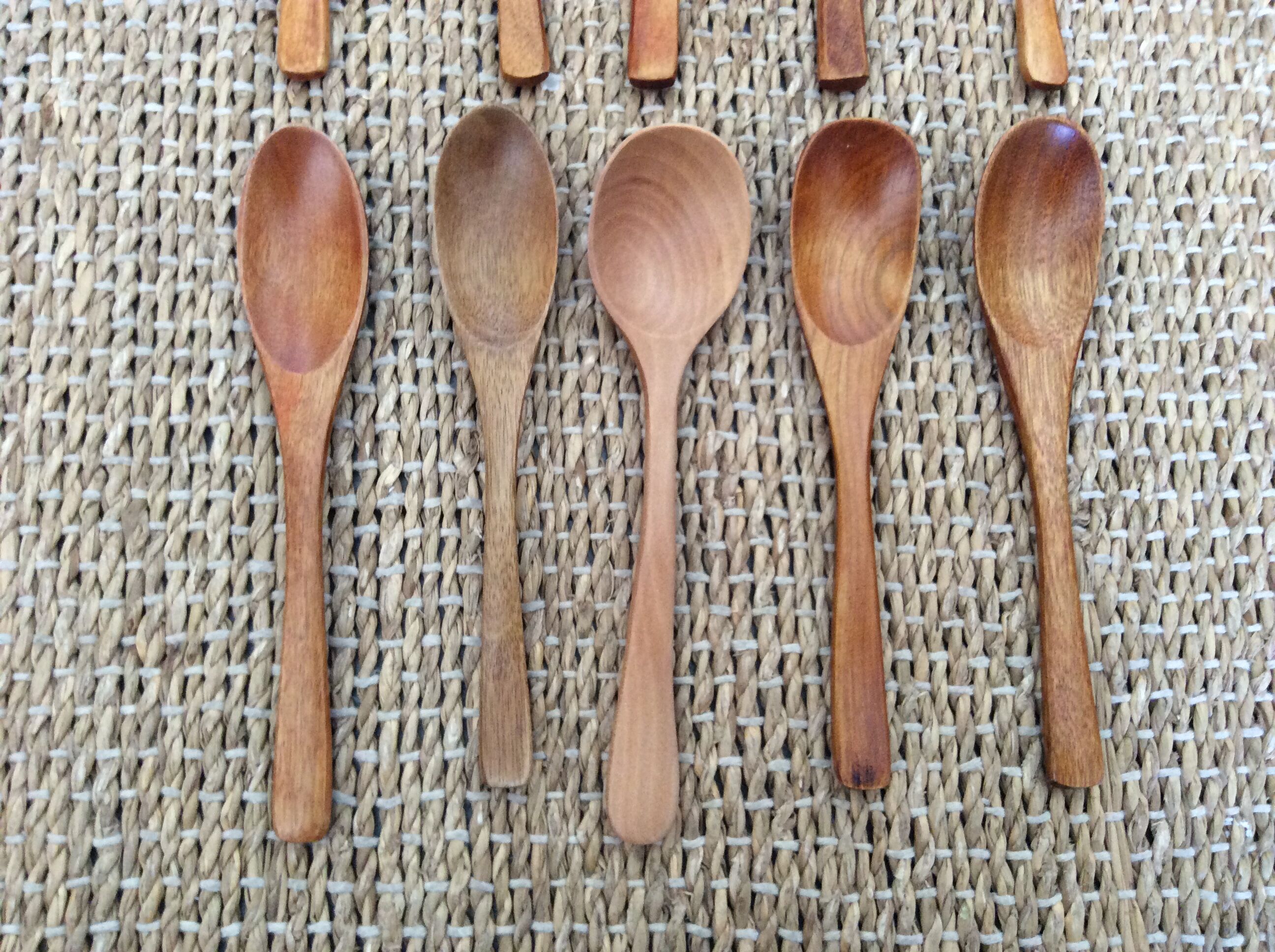 10 wooden spoons