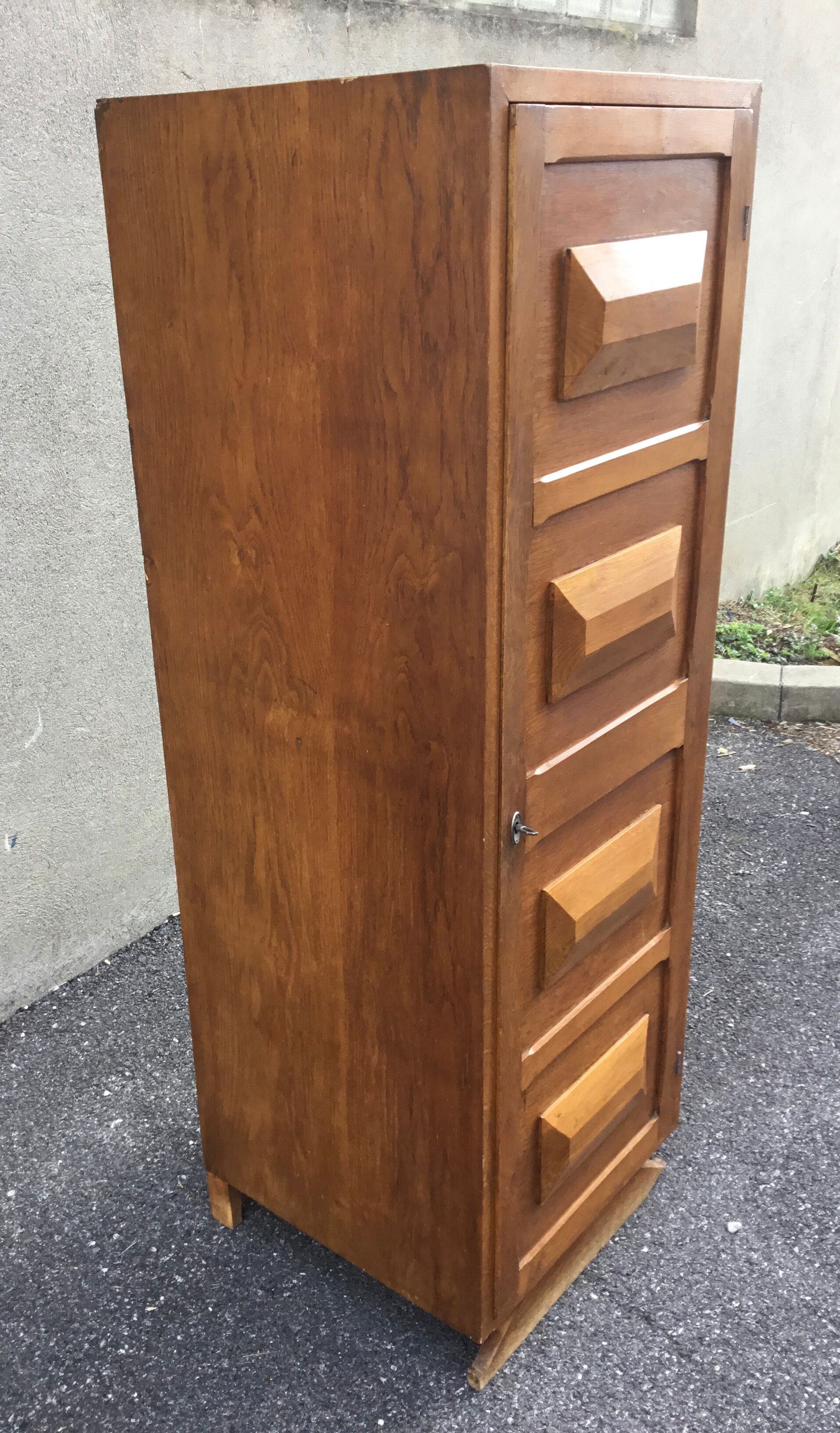 Art deco hat cabinet