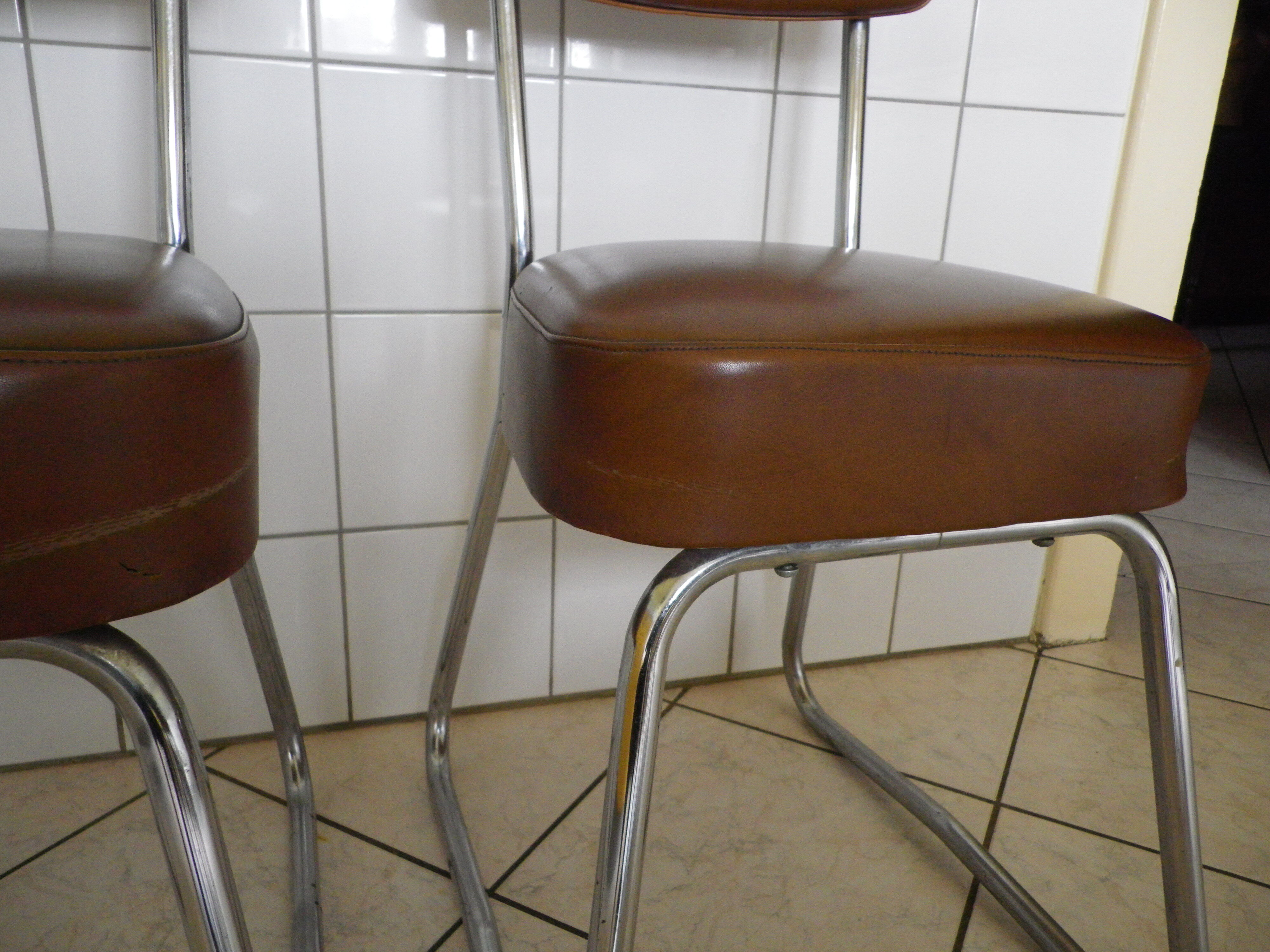 Lot of 2 chairs 60/70