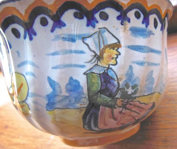 Tasse & sous tasse ancienne, godronnée-henriot, quimper