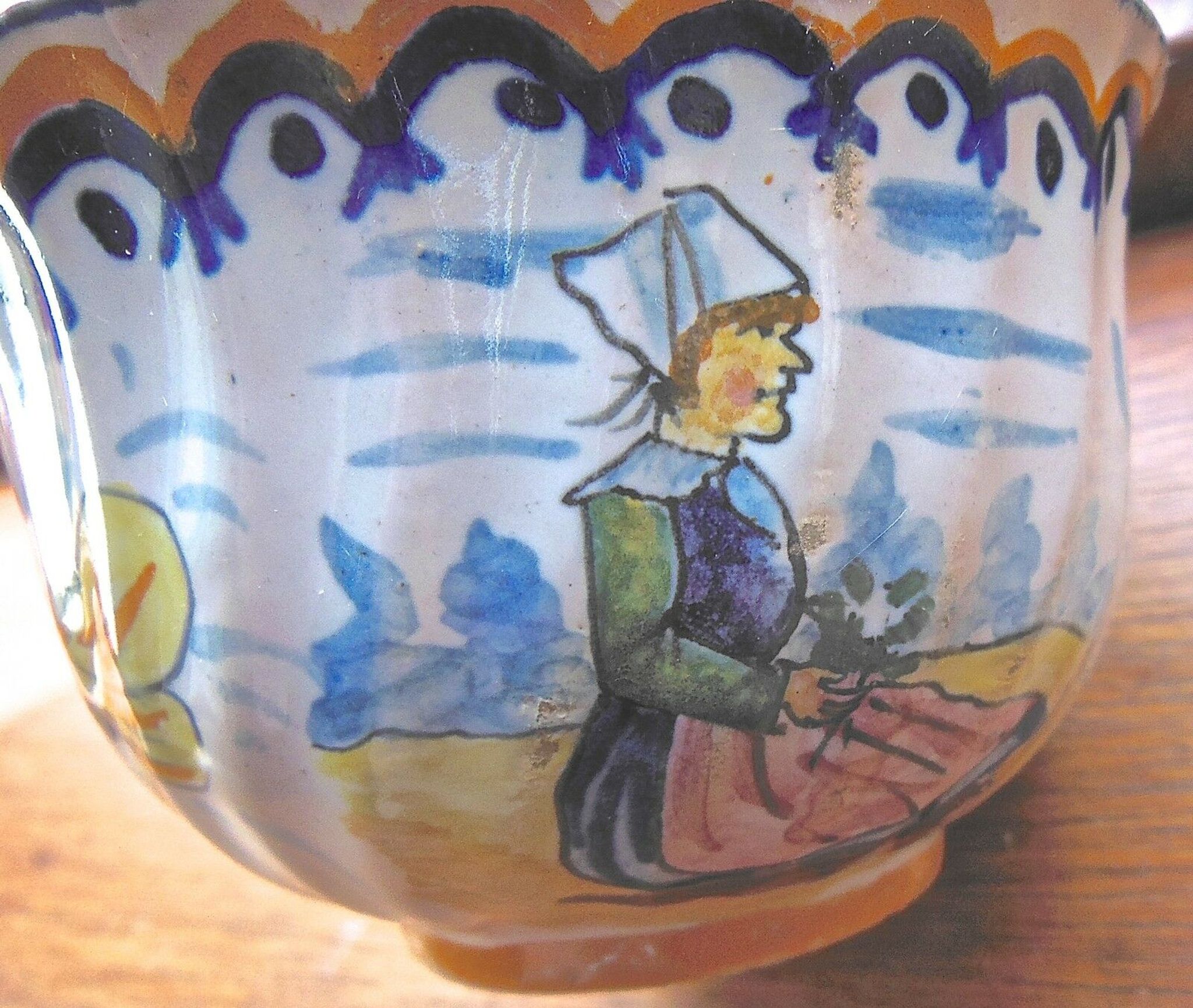 Tasse & sous tasse ancienne, godronnée-henriot, quimper