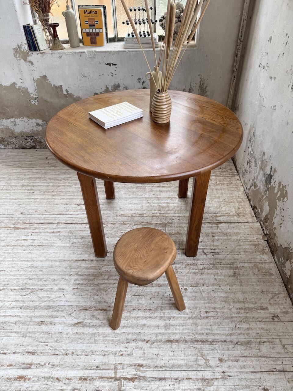 Round oak table 1950