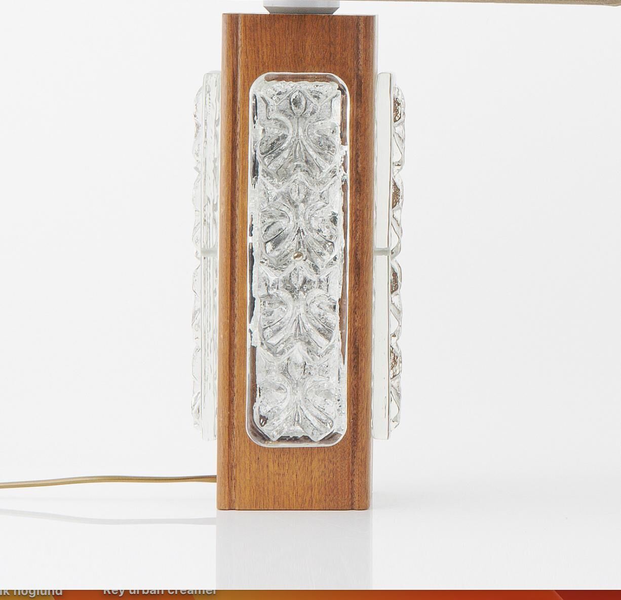 Paire de lampes de table en verre moulé et teck  Suède 1960