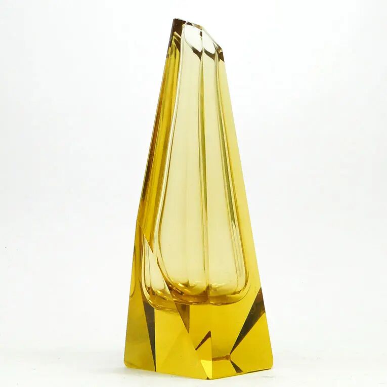 Vase Art Déco, cristal jaune, conçu par J. Hoffmann, Tchécoslovaquie, années 1930.