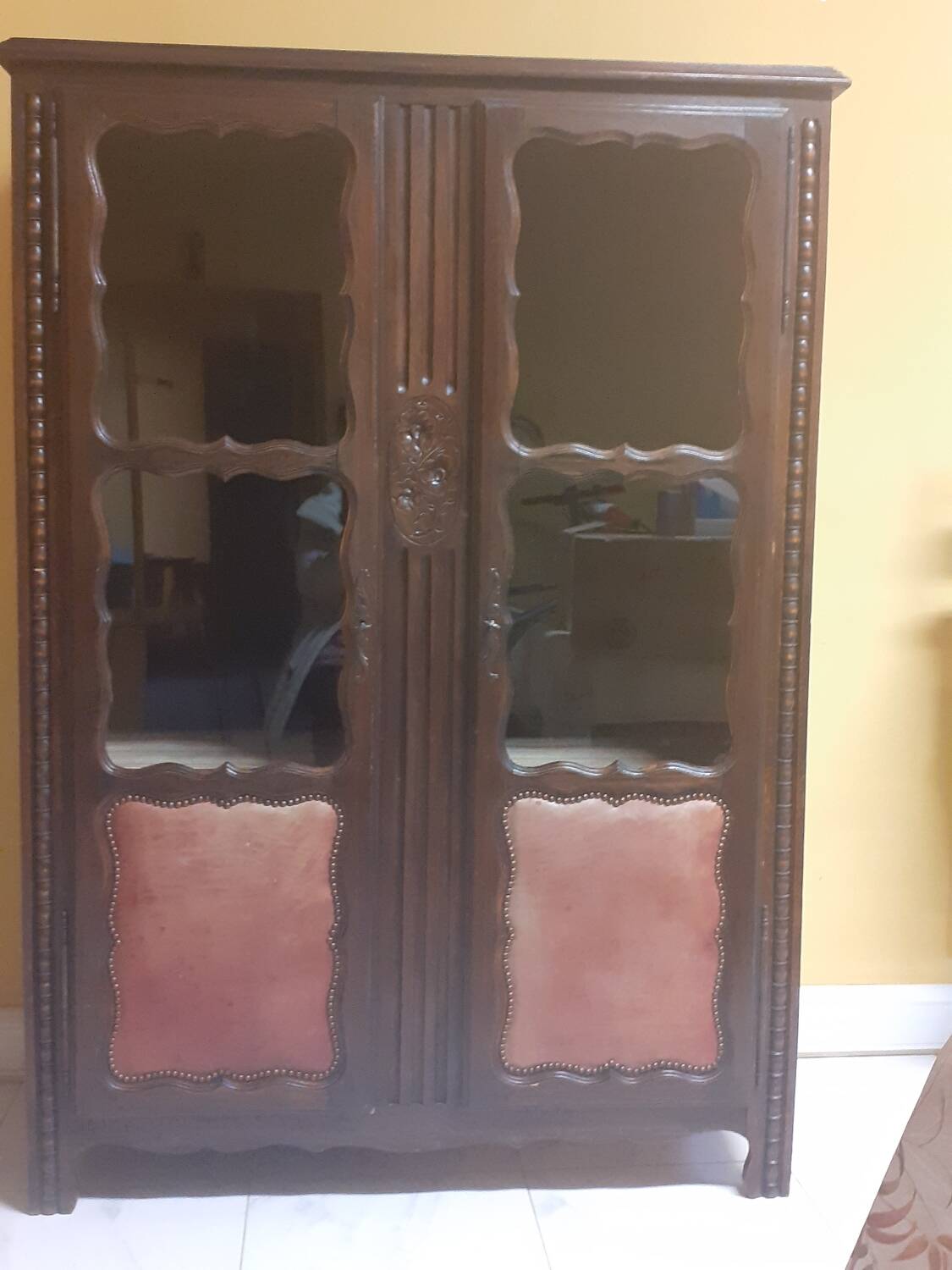 Glass cabinet/display cabinet/bookshelf