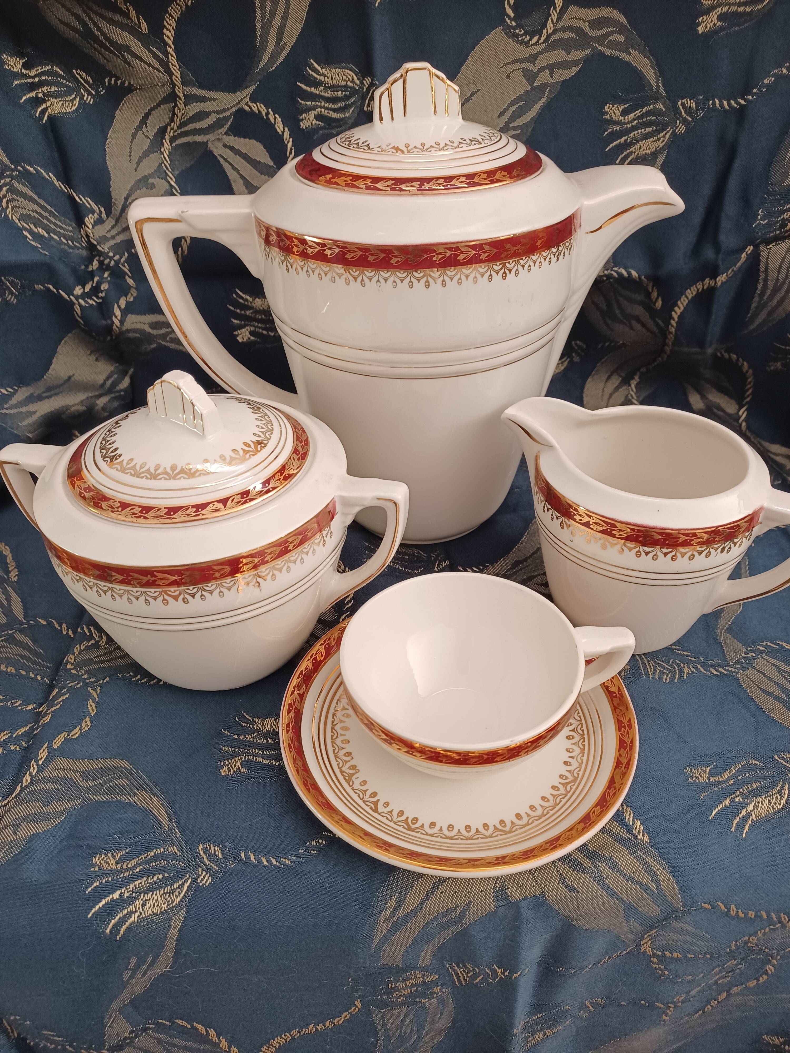 Vintage coffee service. semi porcelain. 11 pers.