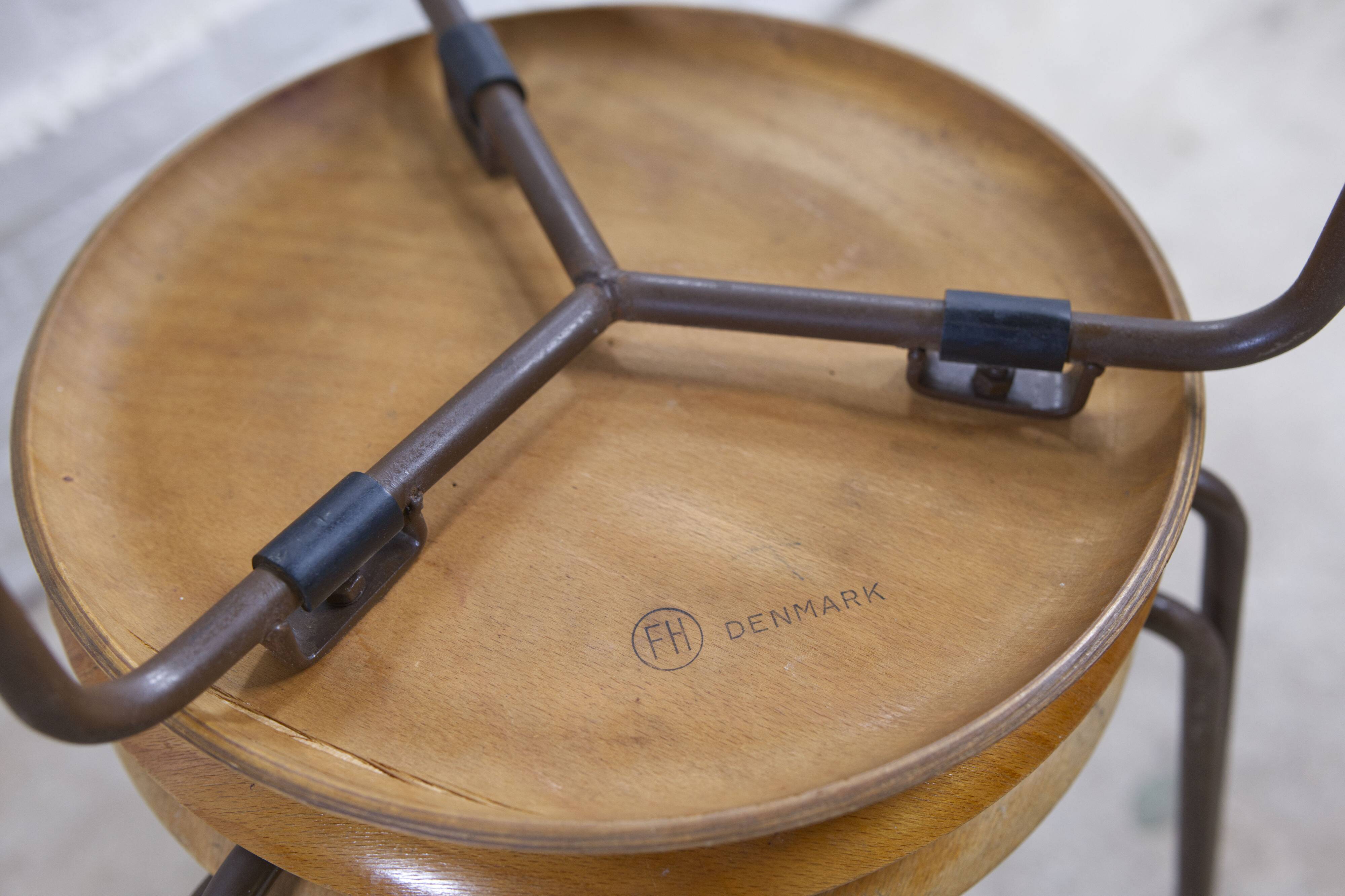 Set of 3, Early Tripod Dot Stool Arne Jacobsen by Fritz Hansen, 1960s