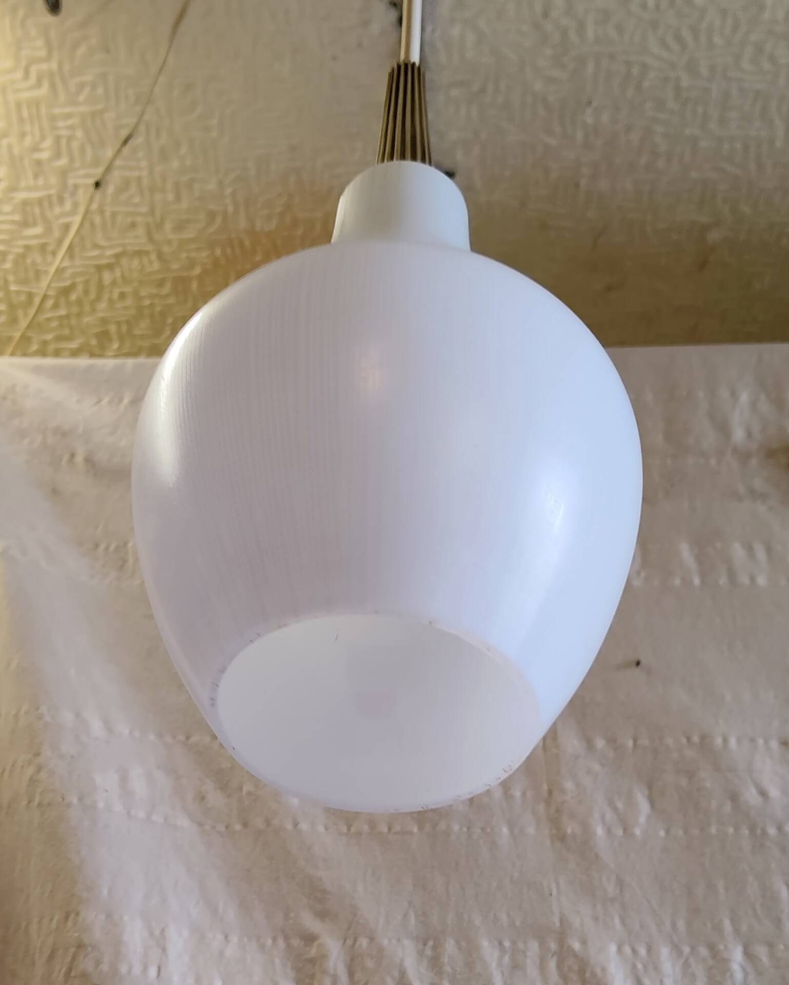 Scandinavian suspension design in white glass and brass - 1950s/60s