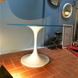 White tulip-footed round table, 1970s