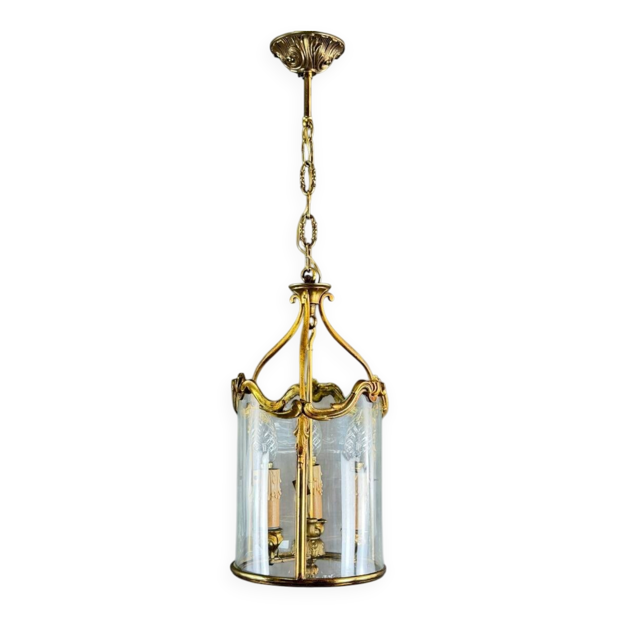Cylindrical lantern in gilded bronze in the Louis XV style, 20th century.