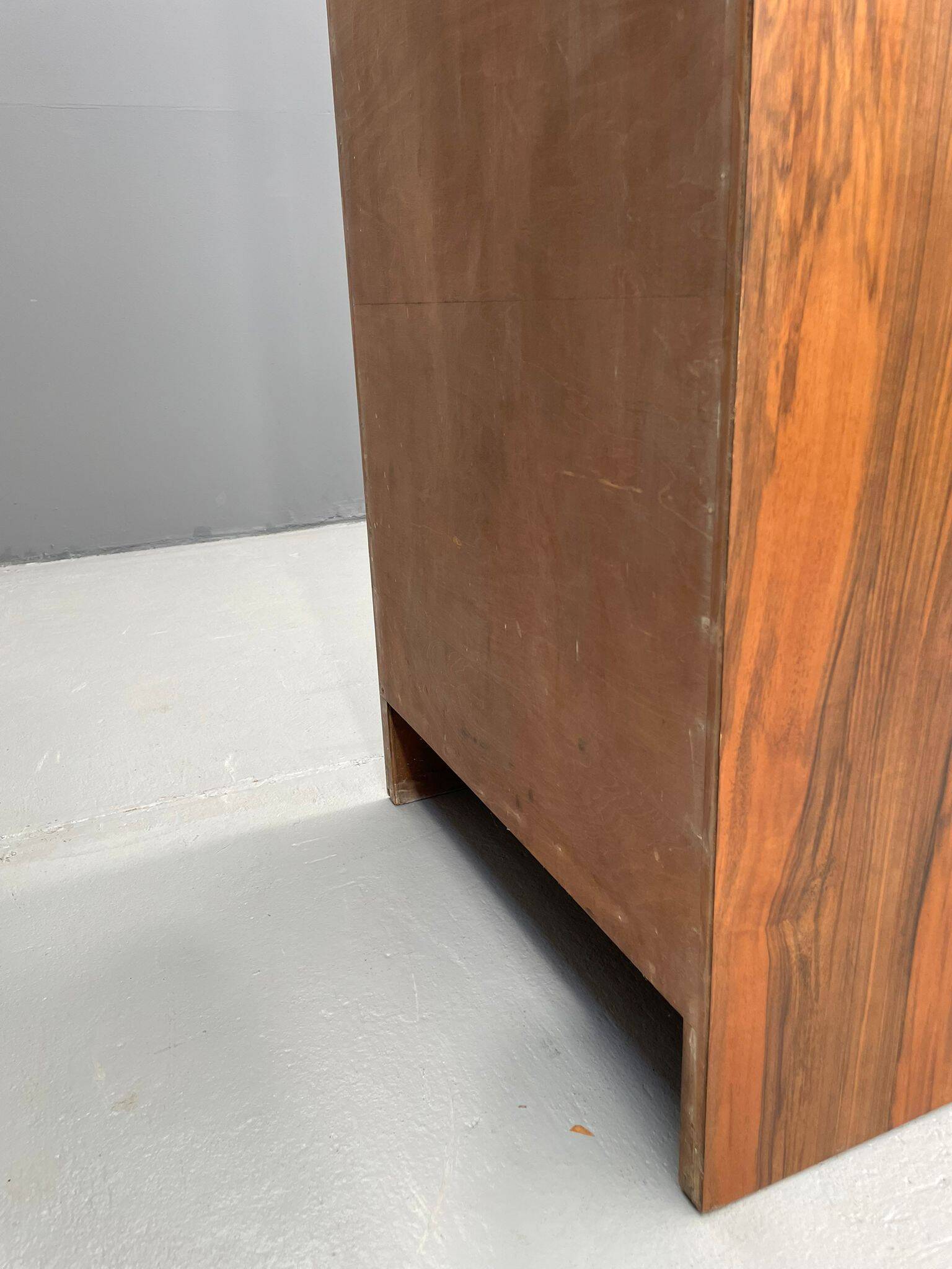 Armoire Art Déco restaurée avec tringle à vêtements, placage de noyer, Tchécoslovaquie, années 1930