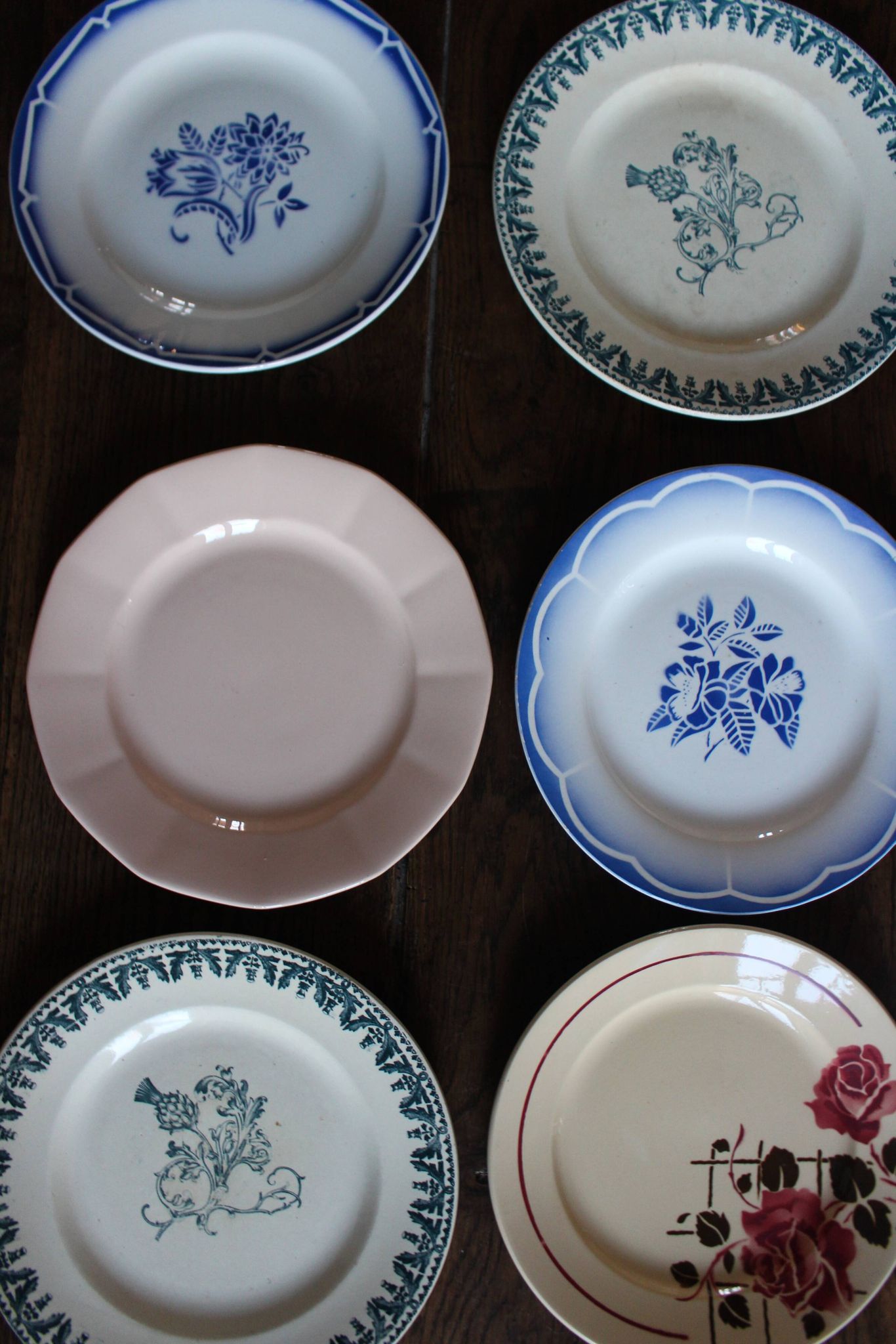 A set of 6 mismatched blue and pink floral dinner plates from Terre de Fer, Digoin.