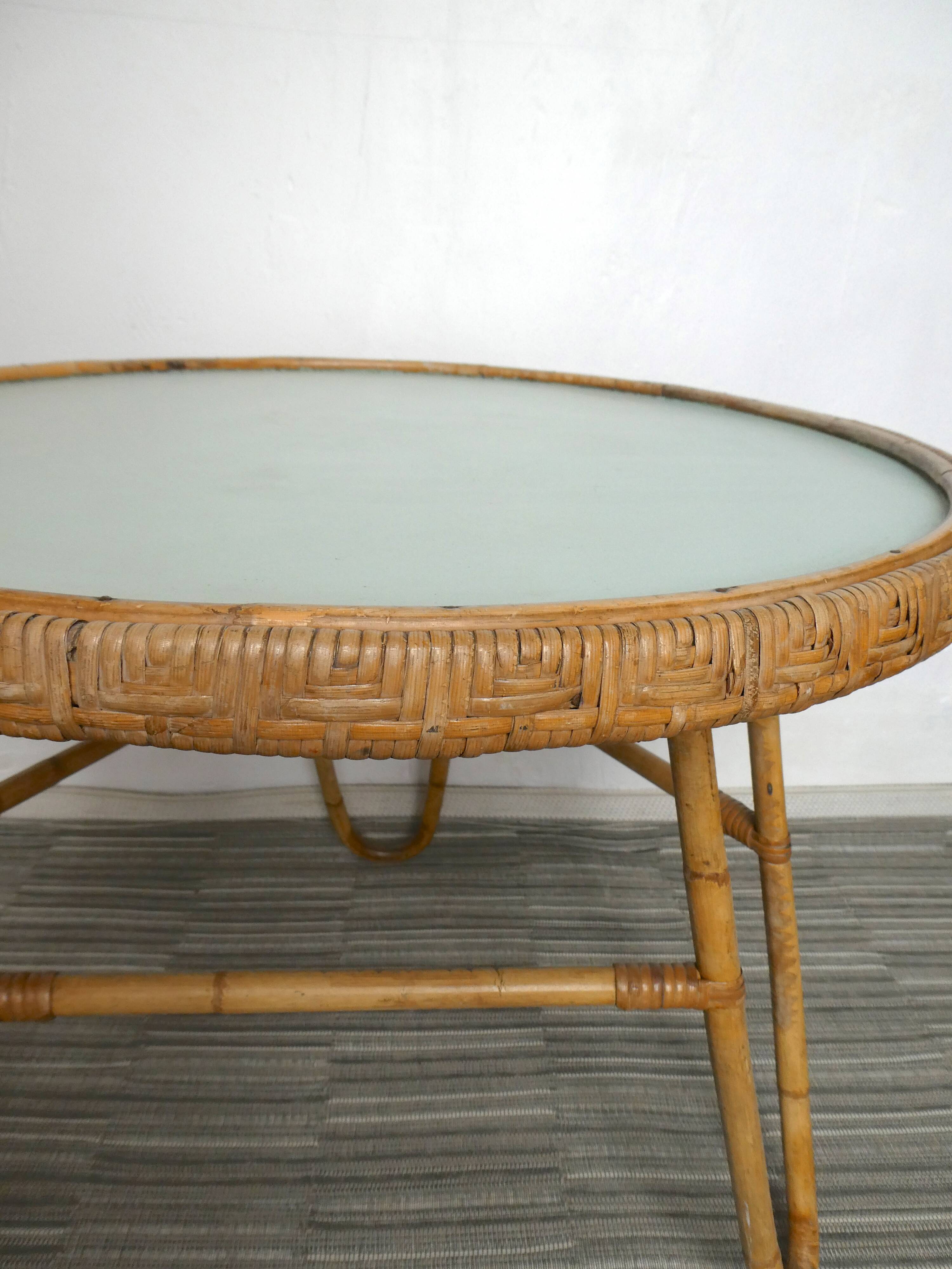 Table basse, guéridon tripode en rotin des années 70