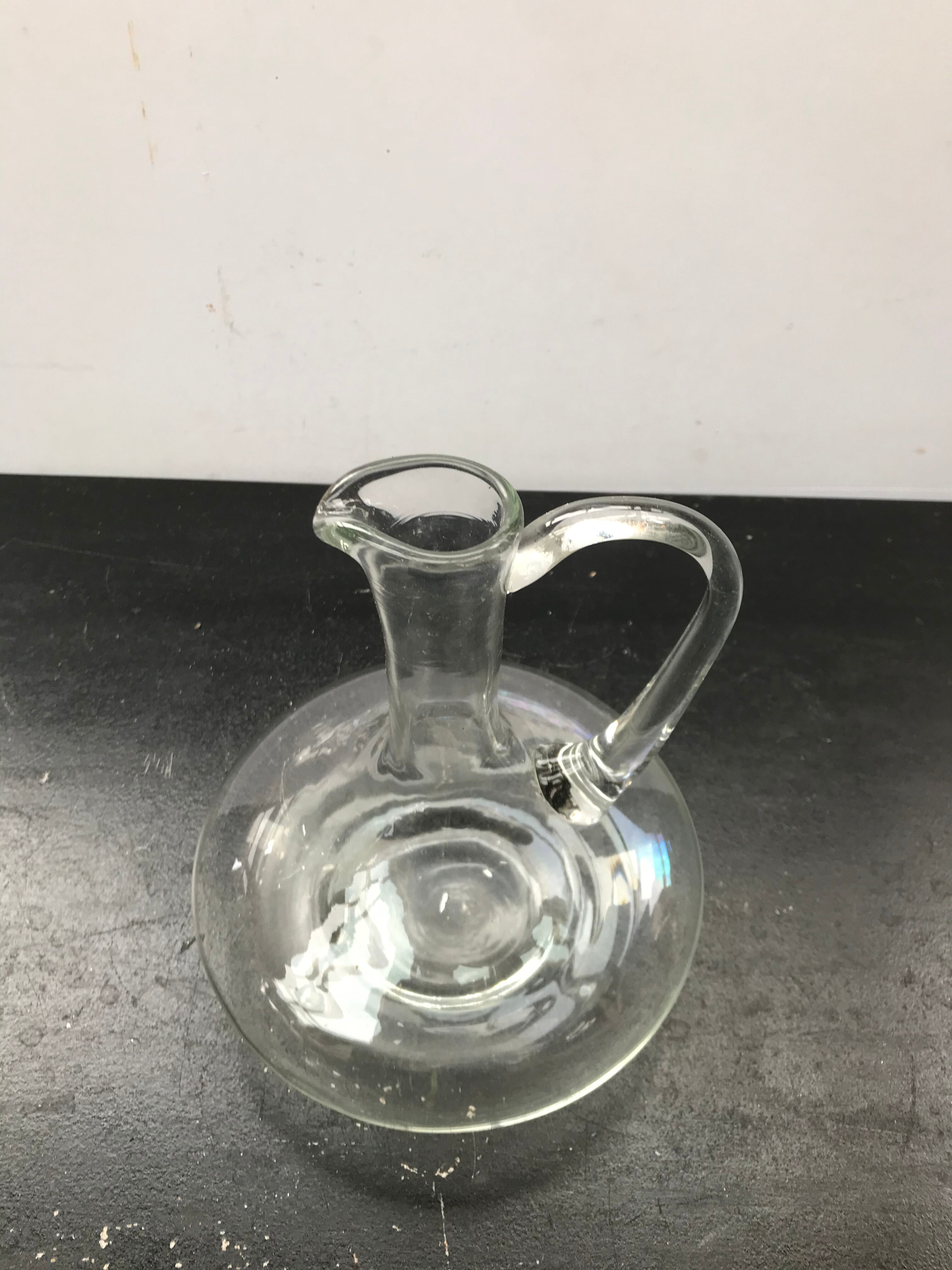 Carafe to decant glass blown