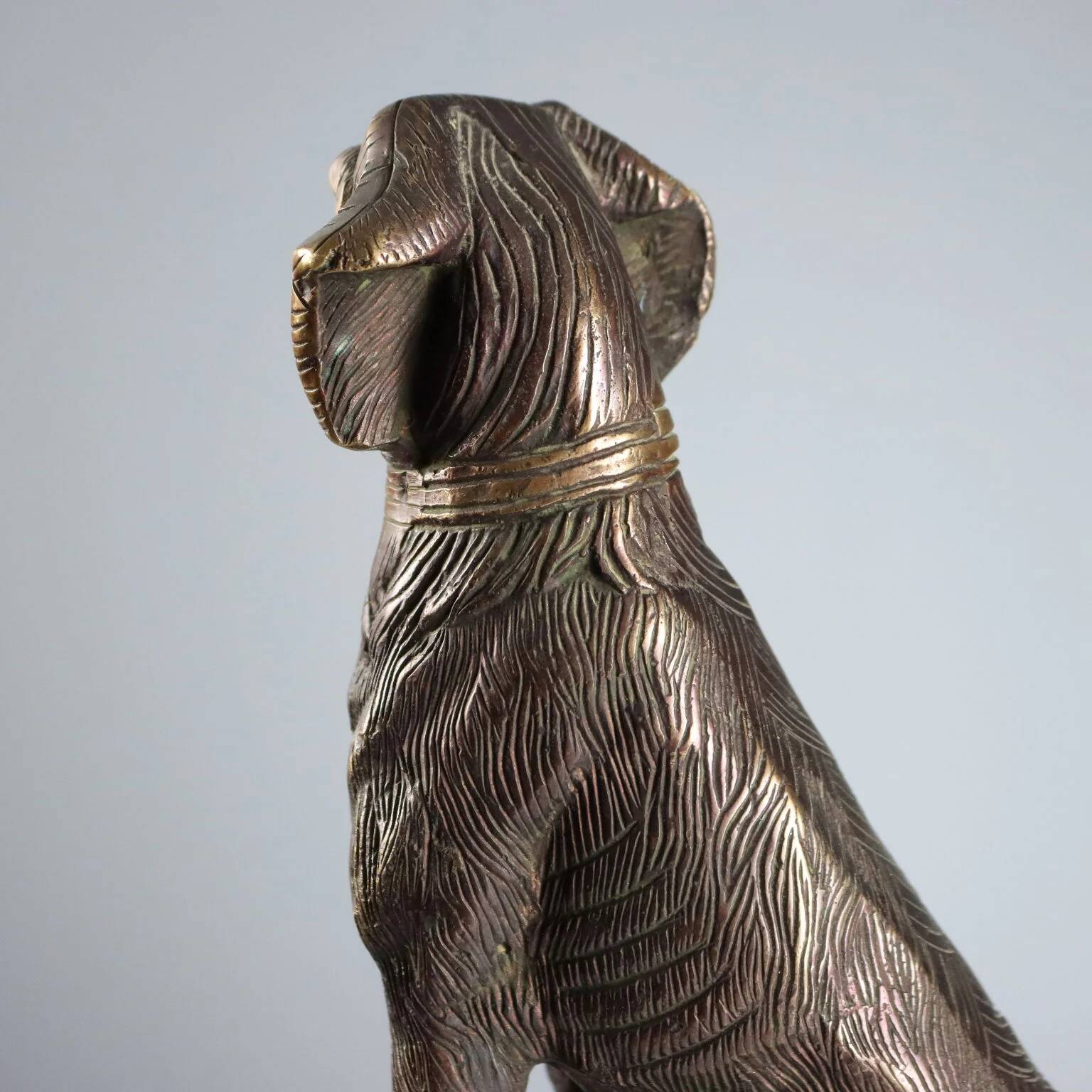Sculpture ancienne en bronze représentant un chien, Italie, début XXe siècle