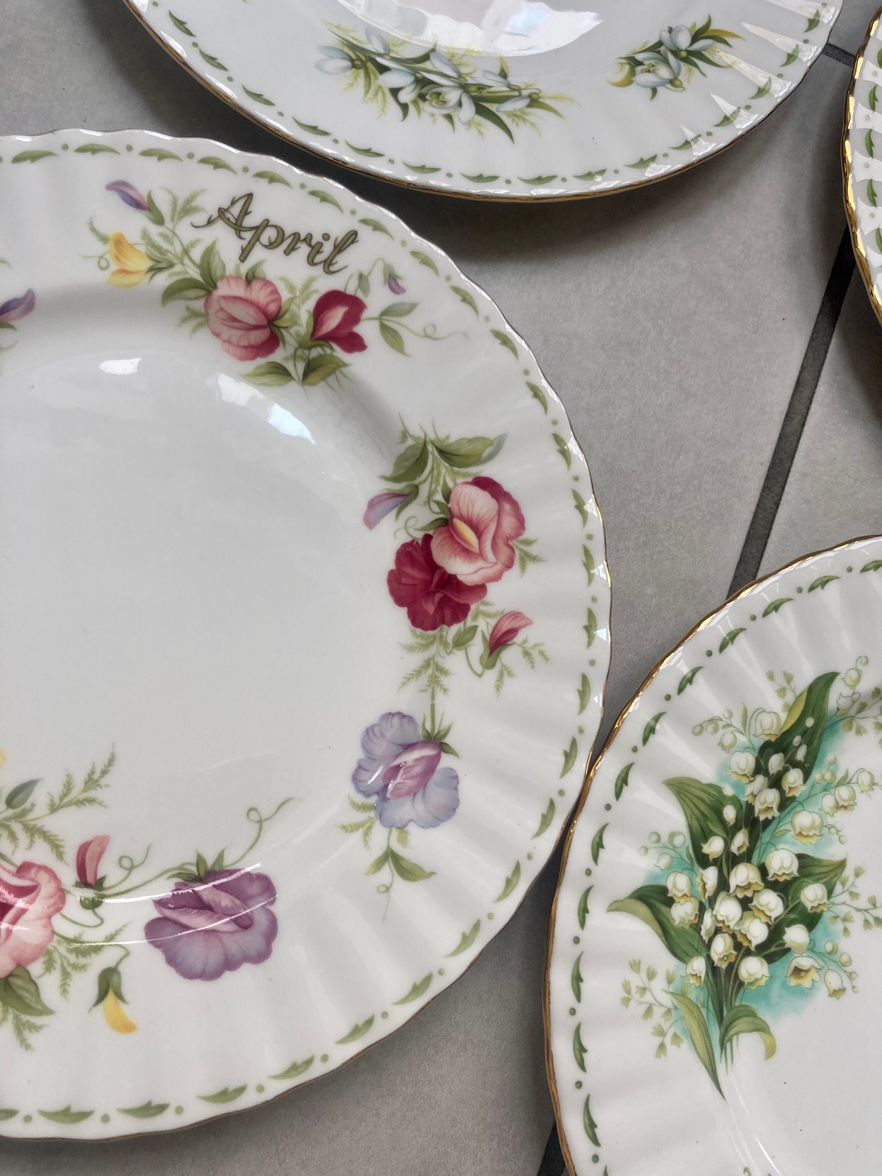 Set de 12 assiettes royal albert « mois de l’année »